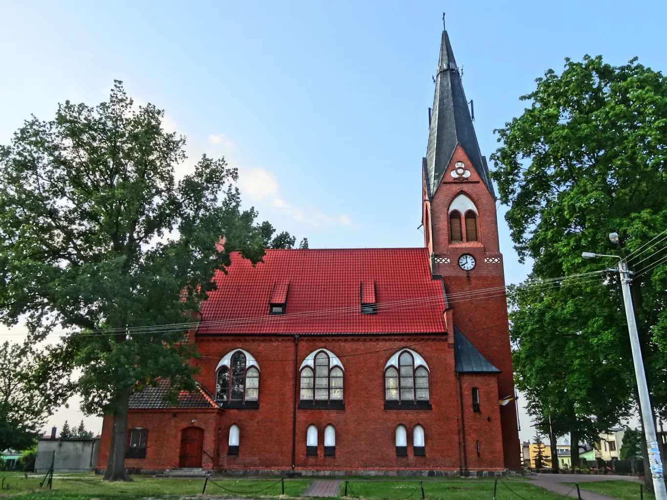 Photo showing: Kościół parafialny rzymskokatolicki pod wezwaniem św. Kazimierza w Łochowie, gmina Białe Błota, powiat bydgoski, diecezja bydgoska