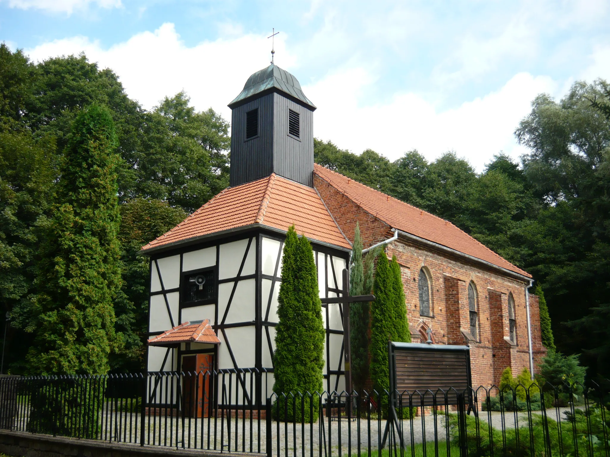 Photo showing: Kościół Podwyższenia Krzyża Świętego w Kaszczorku, woj. kujawsko-pomorskie.