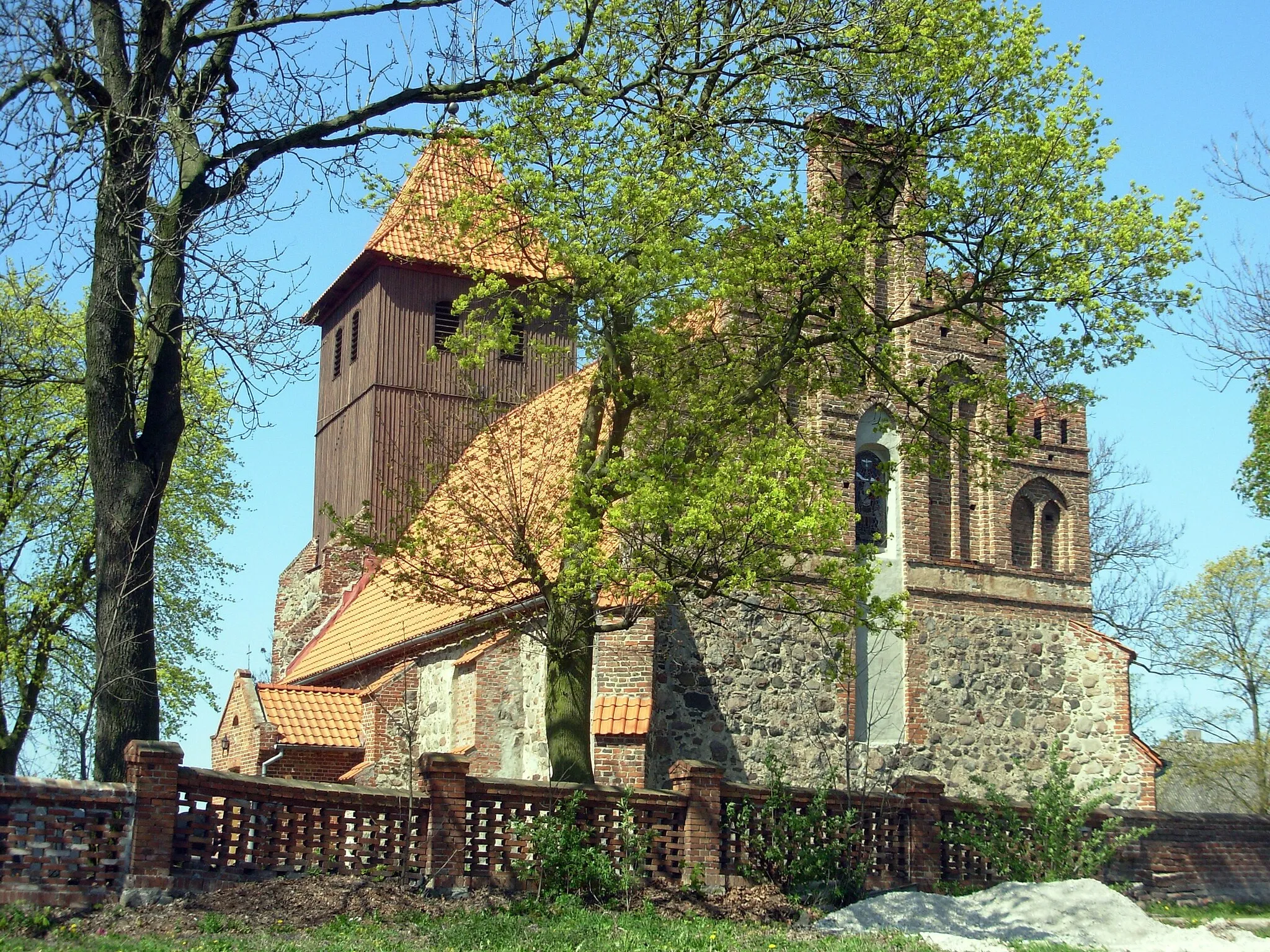 Photo showing: Parish church
