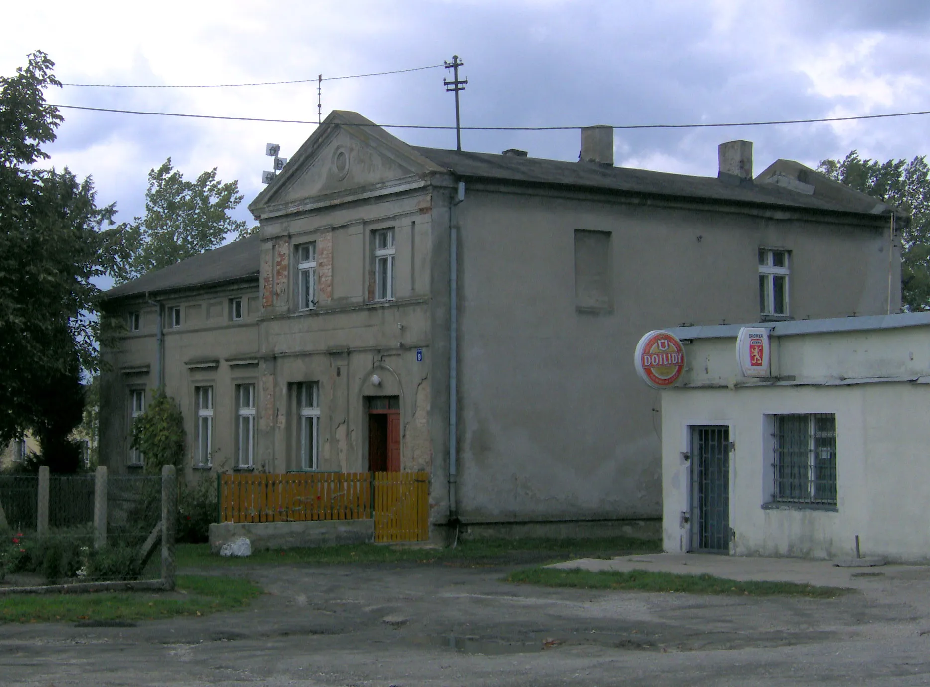 Photo showing: Dwór w Dębinach