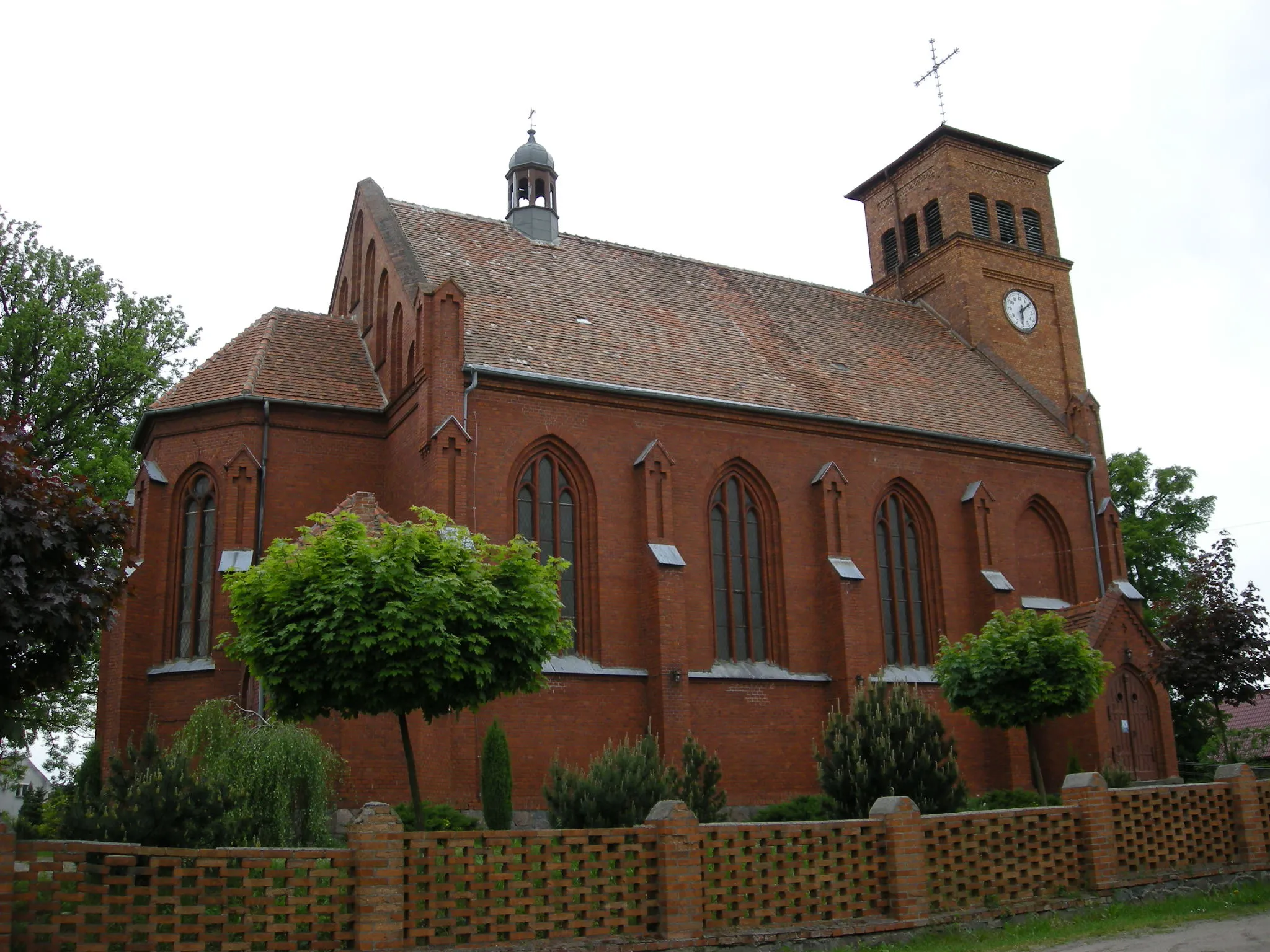 Photo showing: The church in Dąbrówka Nowa, Poland.