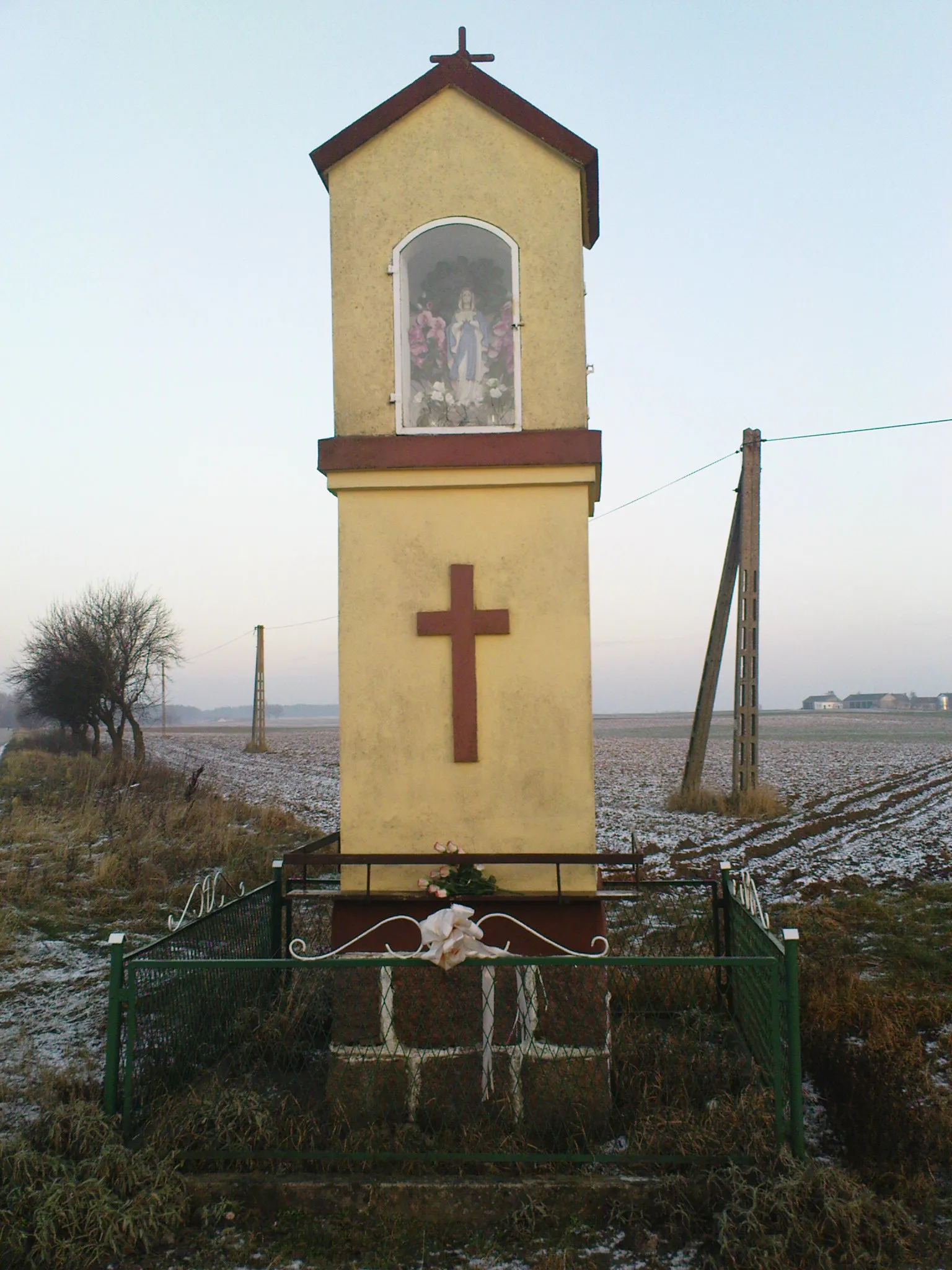 Photo showing: Przydrożna Figurka Matki Boskiej