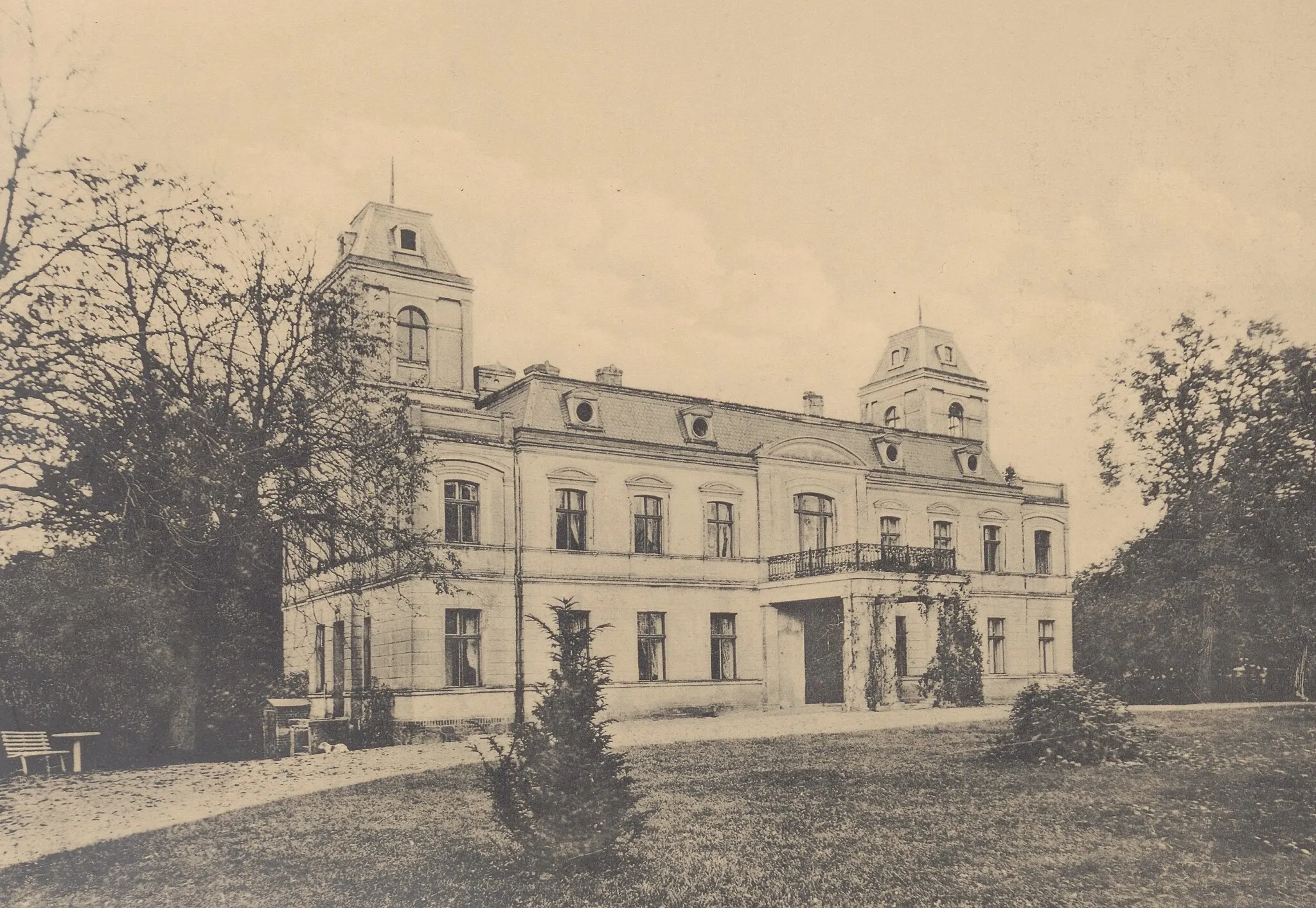 Photo showing: Adres wydawniczy: Poznań : L. Durczykiewicz w Czempiniu, 1912 (Poznań : "Praca") Opis fizyczny: 42 s., [121] s. fot. ; 36 cm