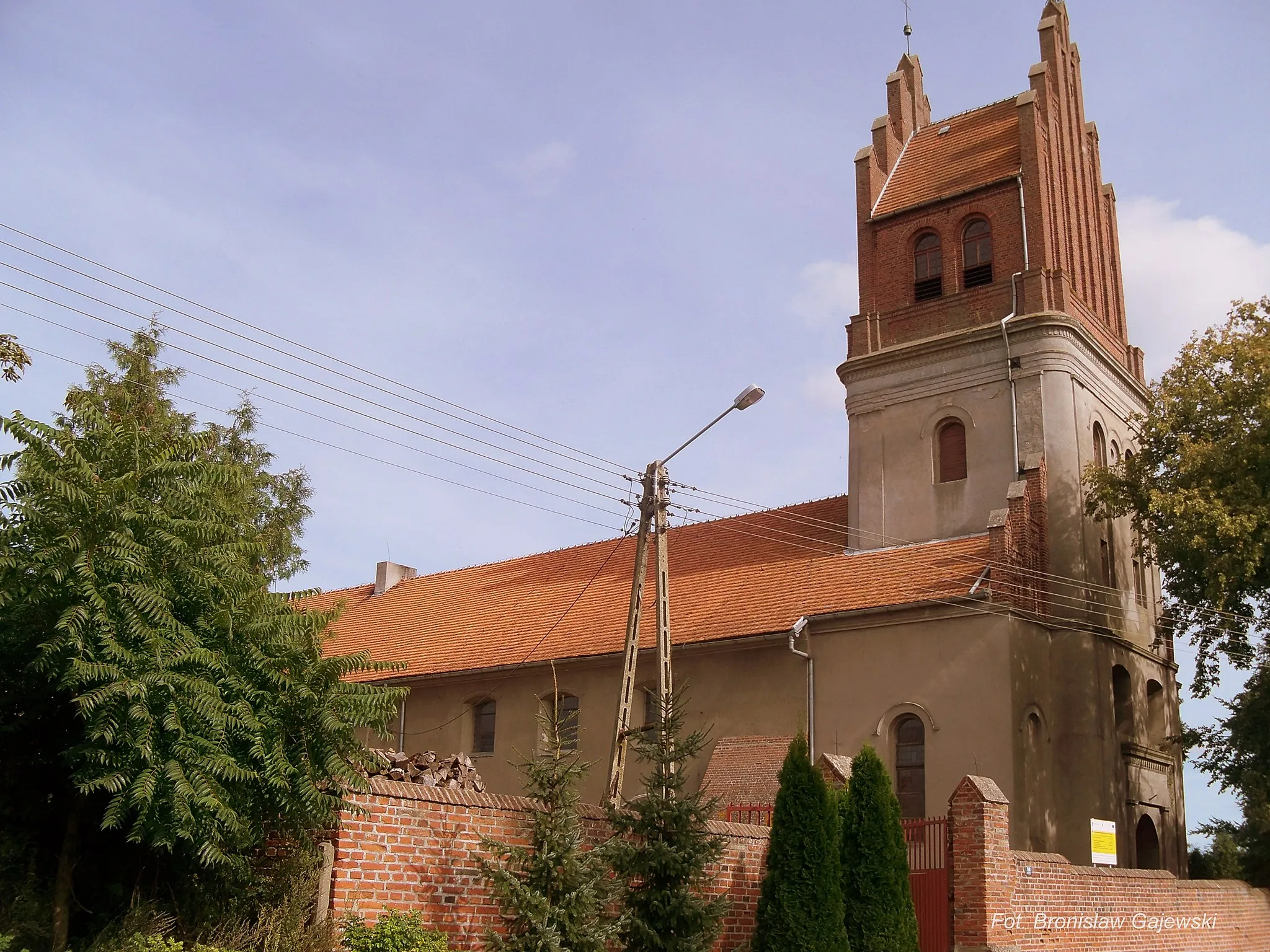 Photo showing: Bysławek - kościół klasztorny benedyktynek, obecnie parafialny pw. św. Wawrzyńca, z aneksem klasztornym, 1622, XIX w. (zabytek nr 5/71)