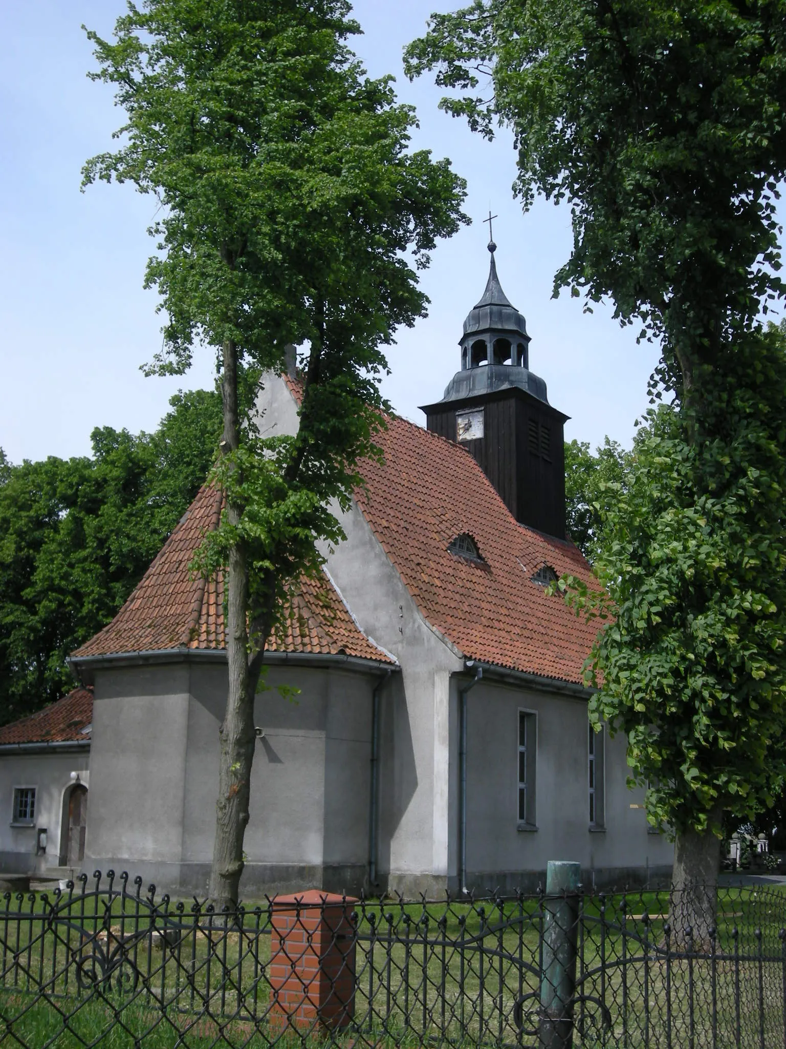 Photo showing: The church in Buszkowo, Poland.