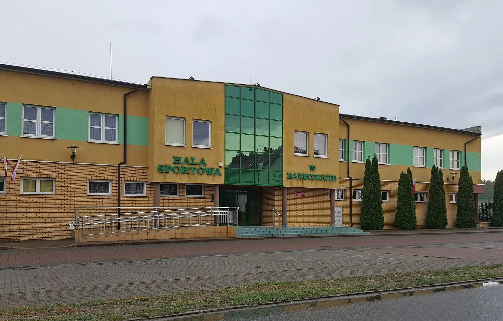Photo showing: Hala sportowa w Baruchowie.
