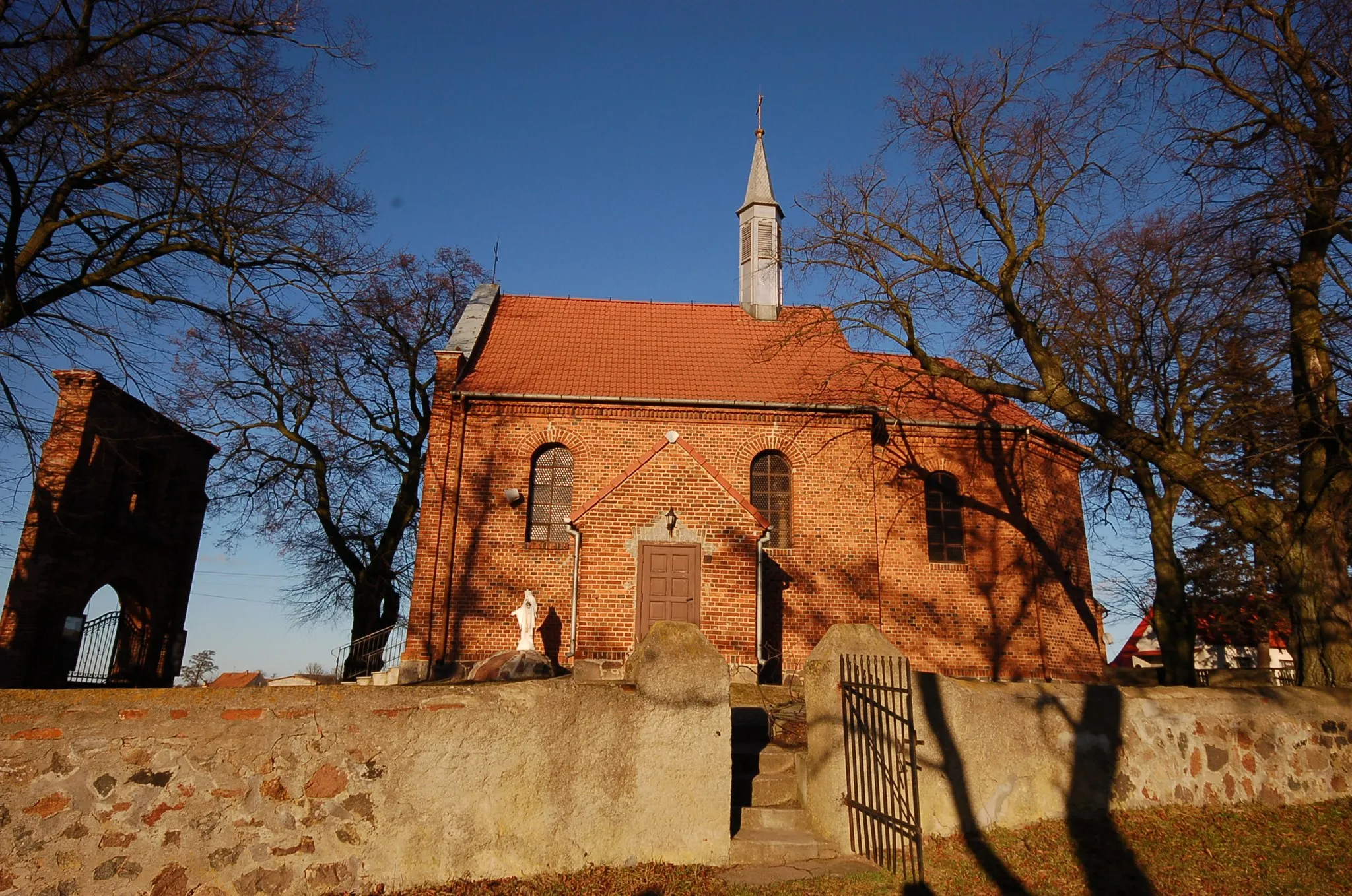 Photo showing: Church of Saint Dorothy in Duszno (gmina Trzemeszno, Poland