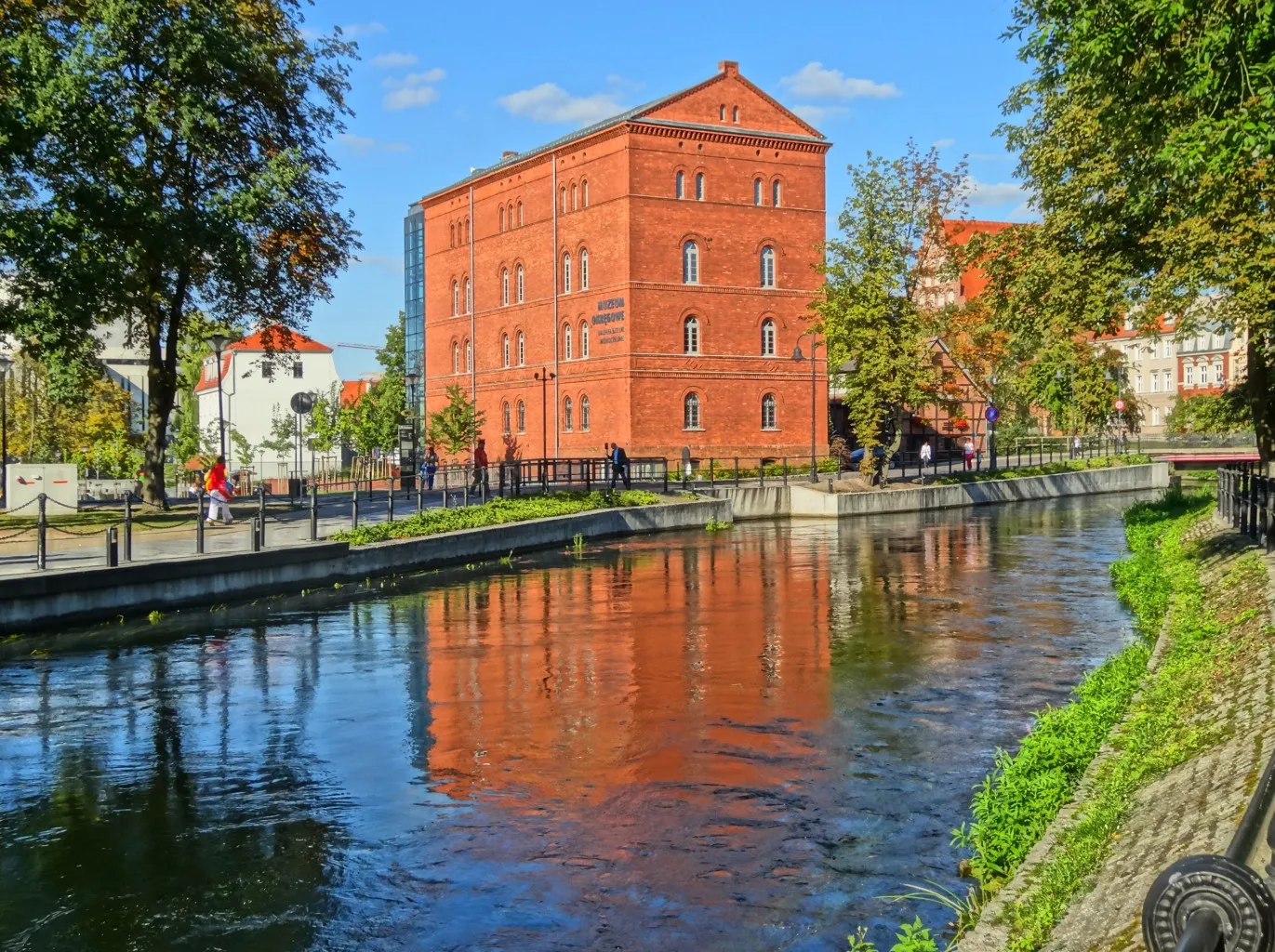 Photo showing: Czerwony Spichlerz na Wyspie Młyńskiej w Bydgoszczy; dawny młyn Camphausena z 1861 r., od 2009 r. mieści galerię sztuki nowoczesnej