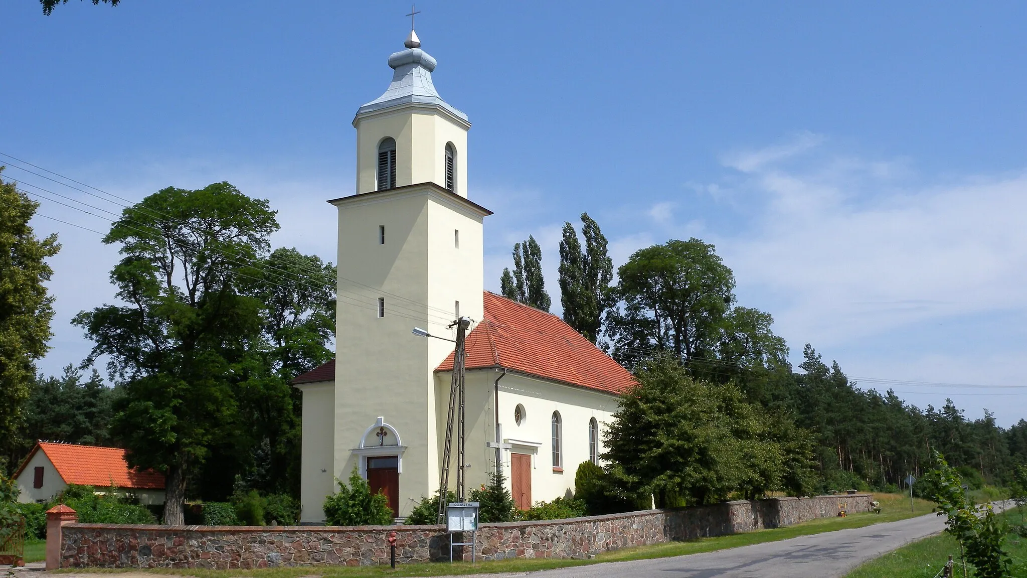Photo showing: Kościół Nawiedzenia Najświętszej Marii Panny i Wszystkich Świętych w Kierzkowie