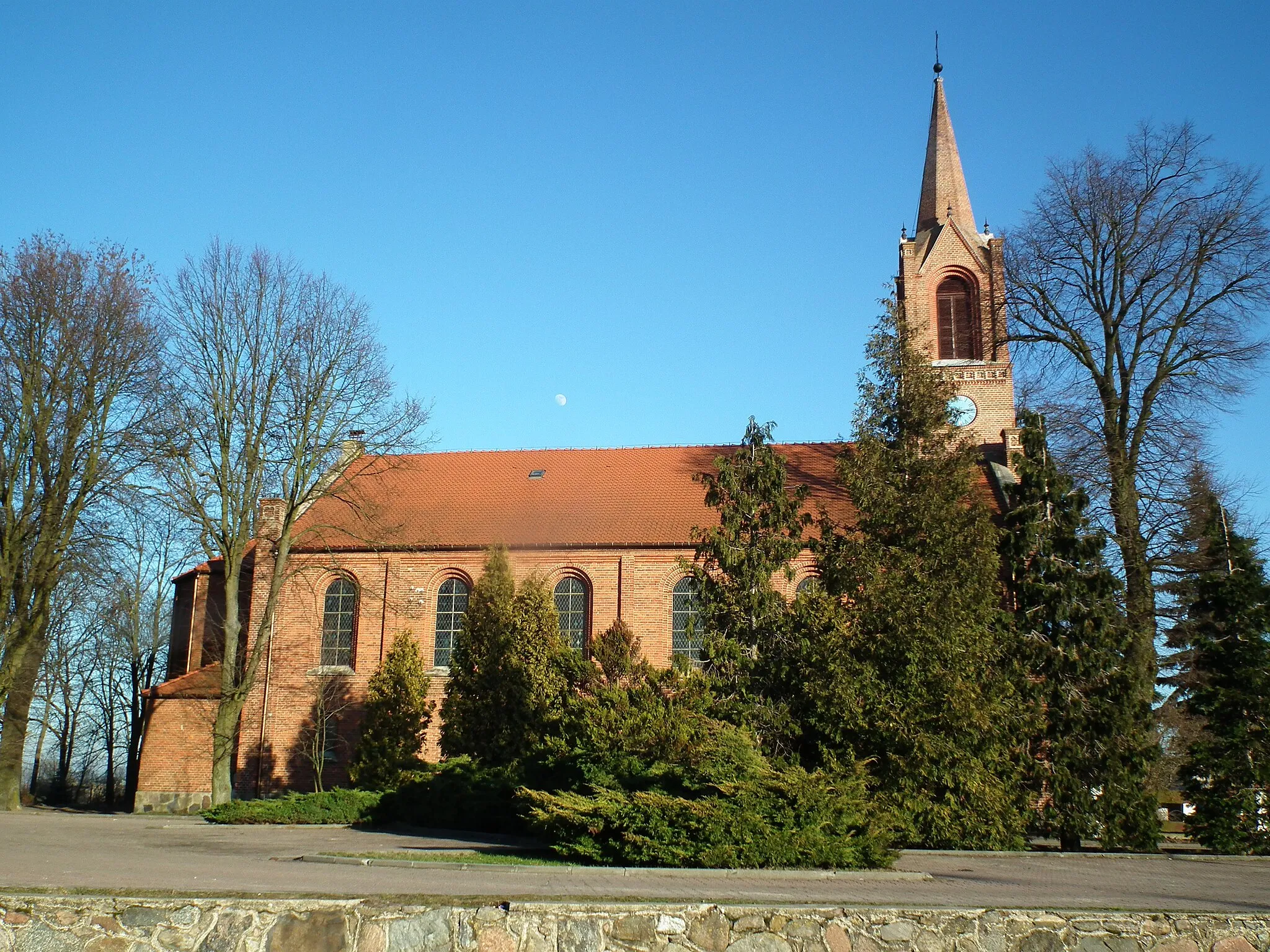 Photo showing: Kościół Świętej Trójcy w Książkach.