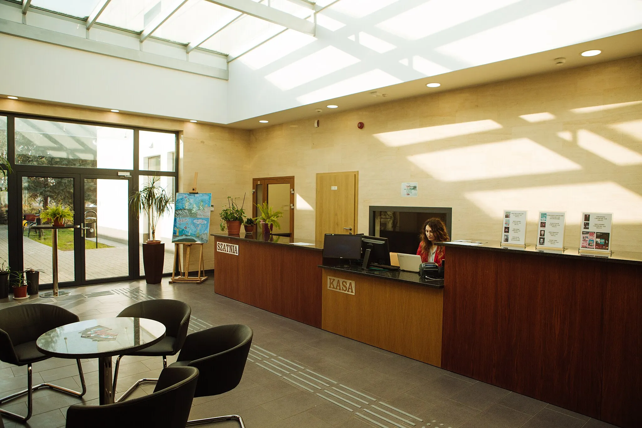 Photo showing: Barcin MDK Lobby