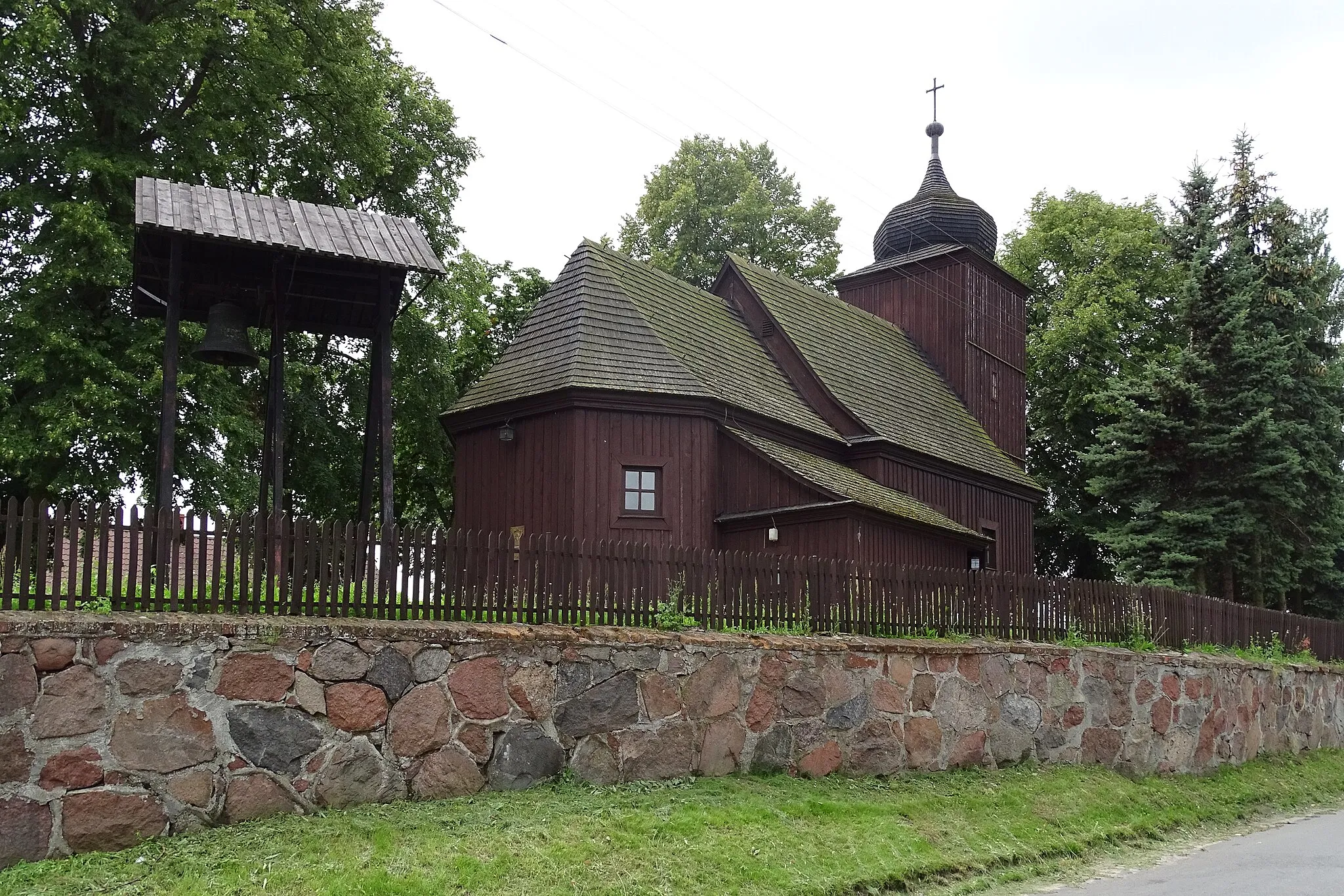 Photo showing: Świątkowo, Gmina Janowiec Wielkopolski, Poland. Church of The Holy Trinity. 18th century.