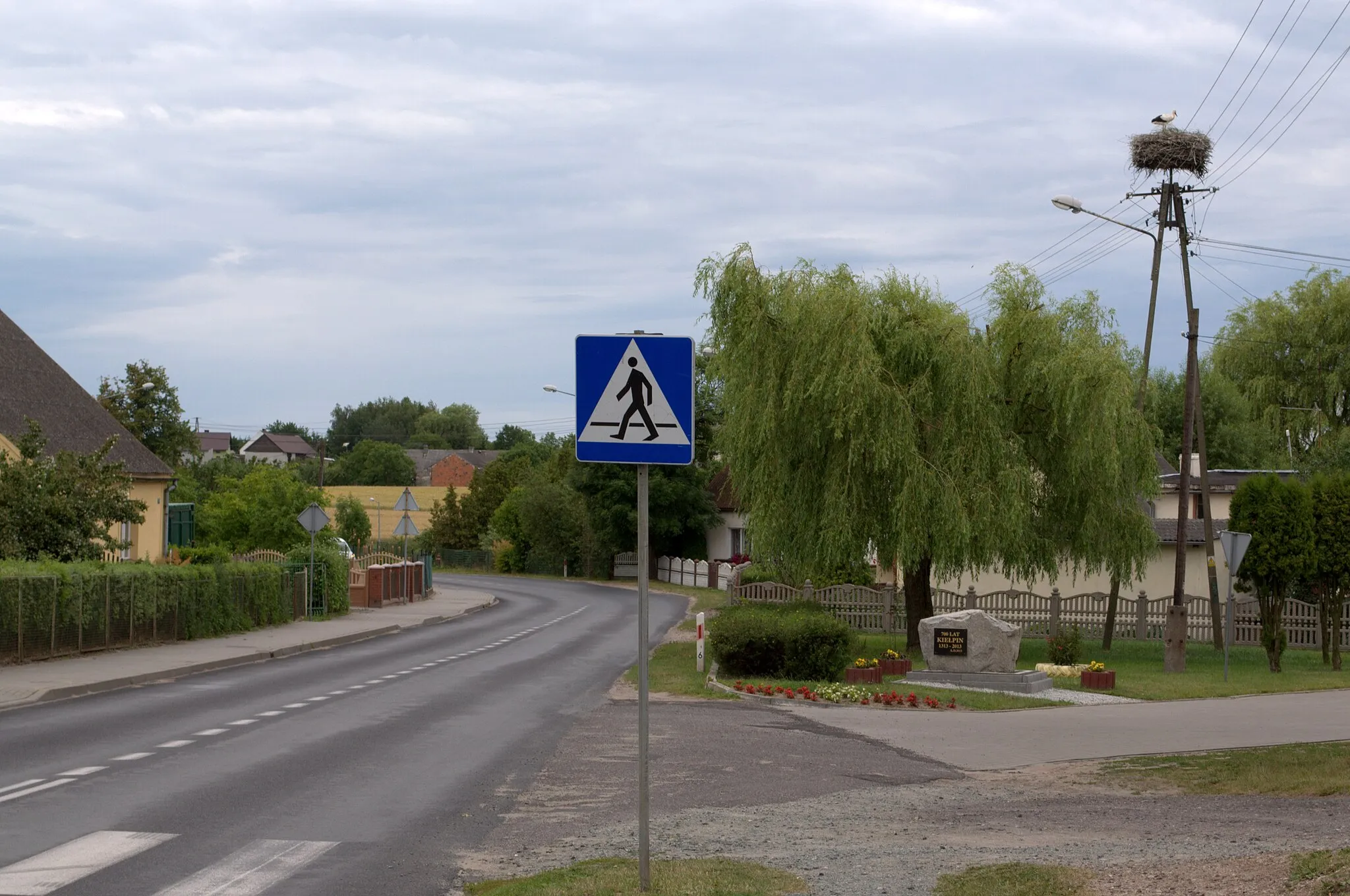 Photo showing: Gniazdo bociana białego w Kiełpinie, woj. kujawsko-pomorskie