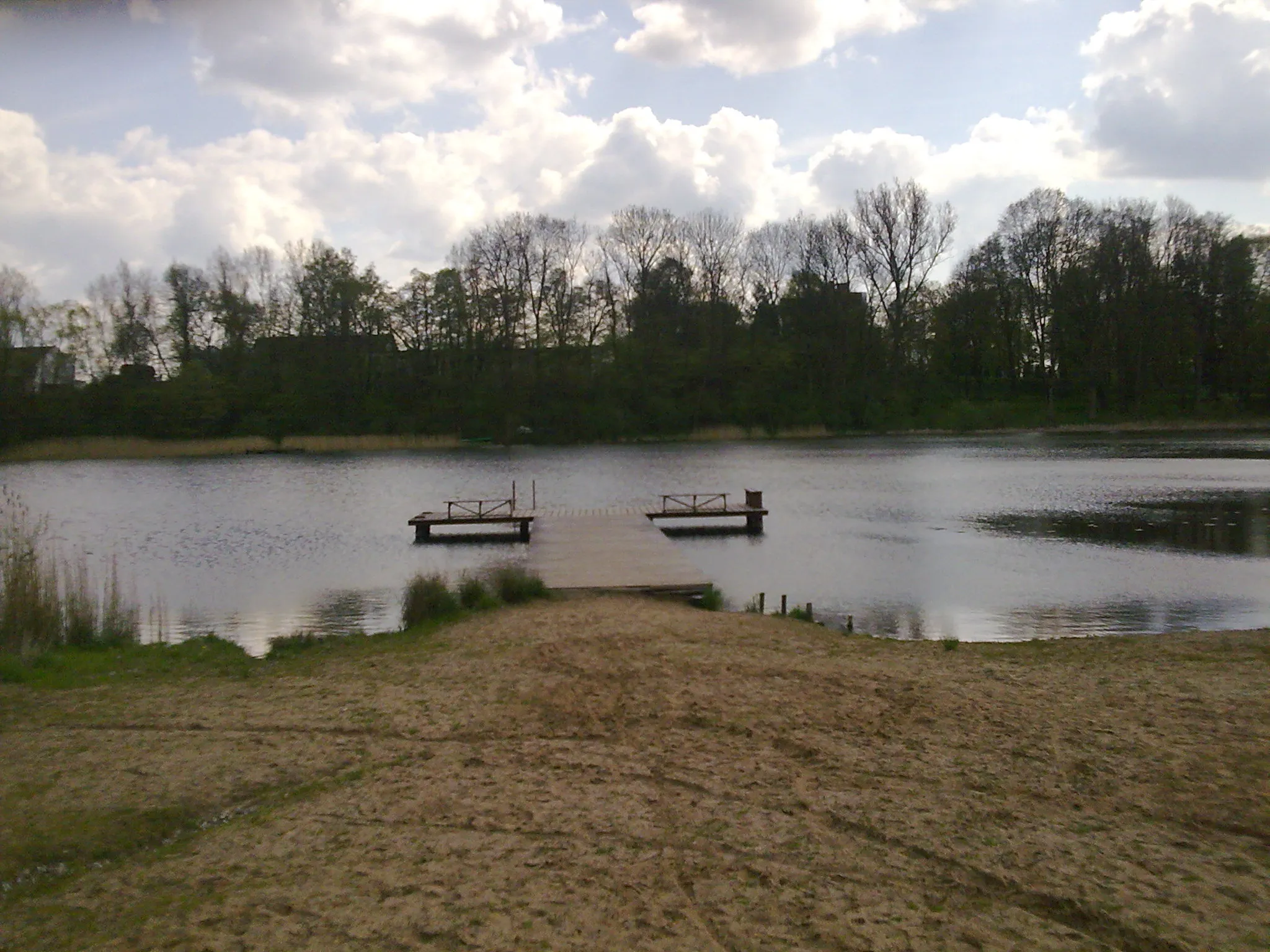 Photo showing: Pomost nad jeziorem w Zamartem