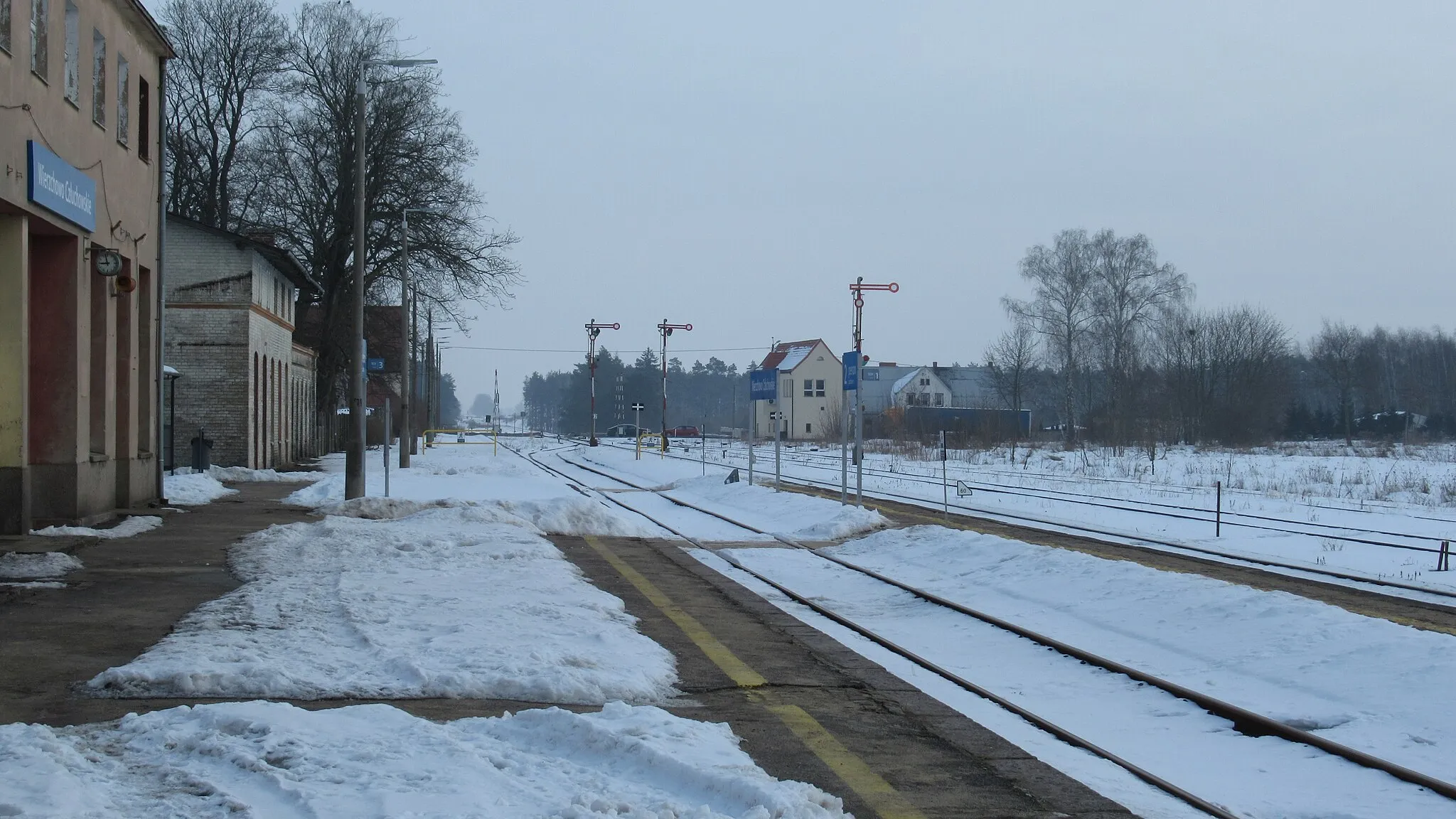Photo showing: Stacja kolejowa Wierzchowo Człuchowskie w miejscowości Wierzchowo-Dworzec (pow. człuchowski, woj. pomorskie, Polska).