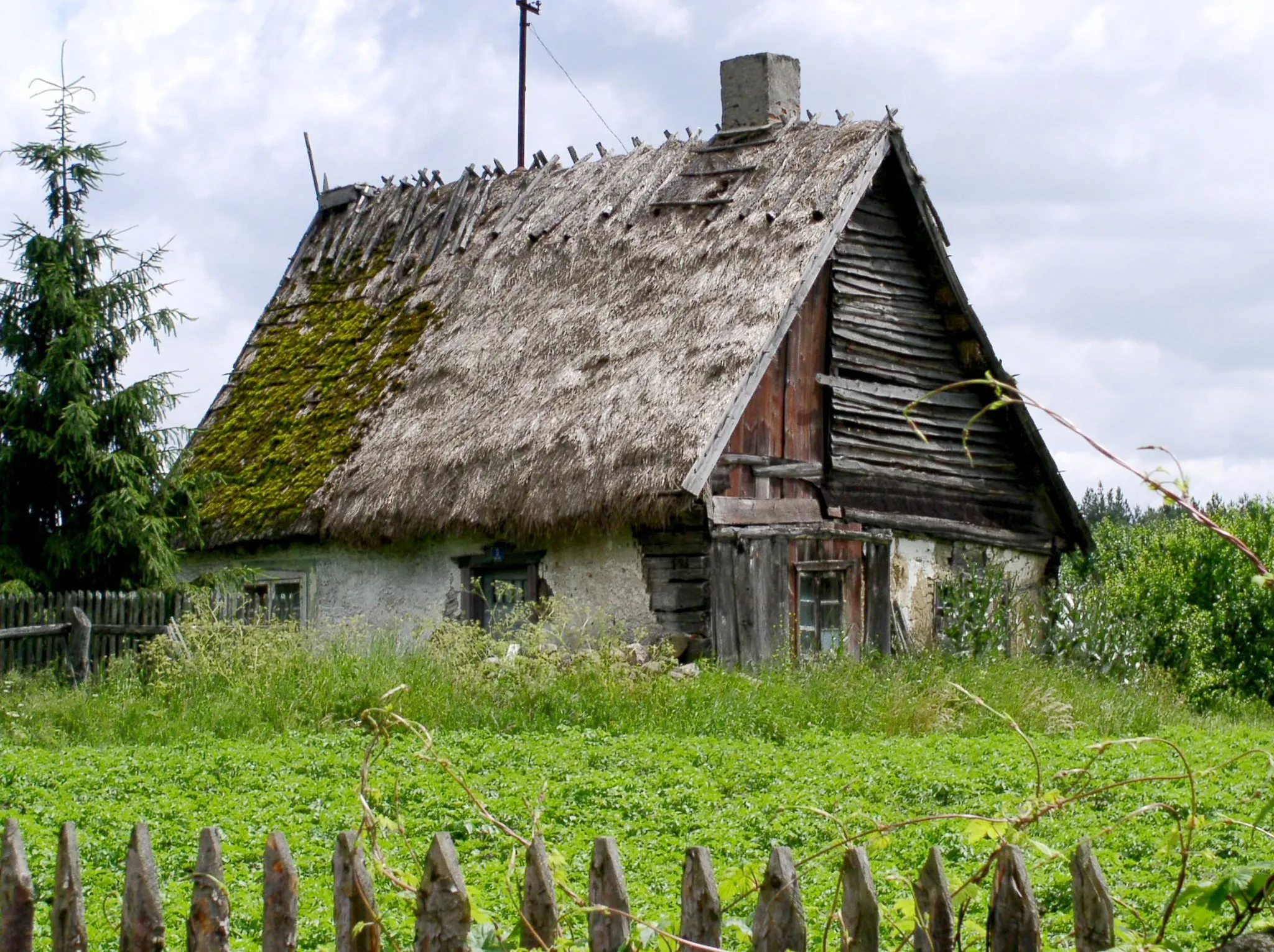Photo showing: Bąk - drewniana chata