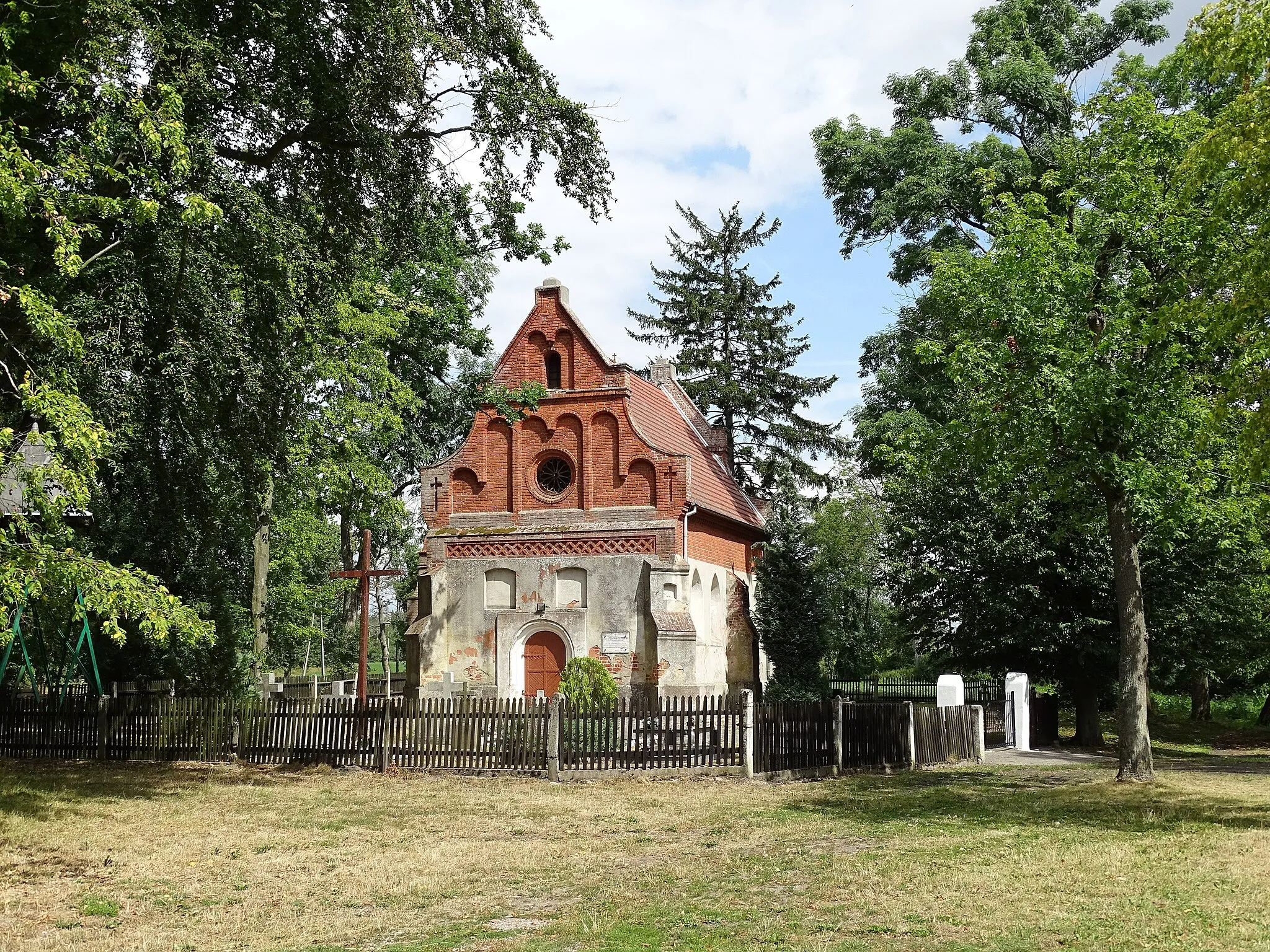 Photo showing: Orle, Gmina Mrocza, Poland. Church of Saint Matthias from the 15th century.