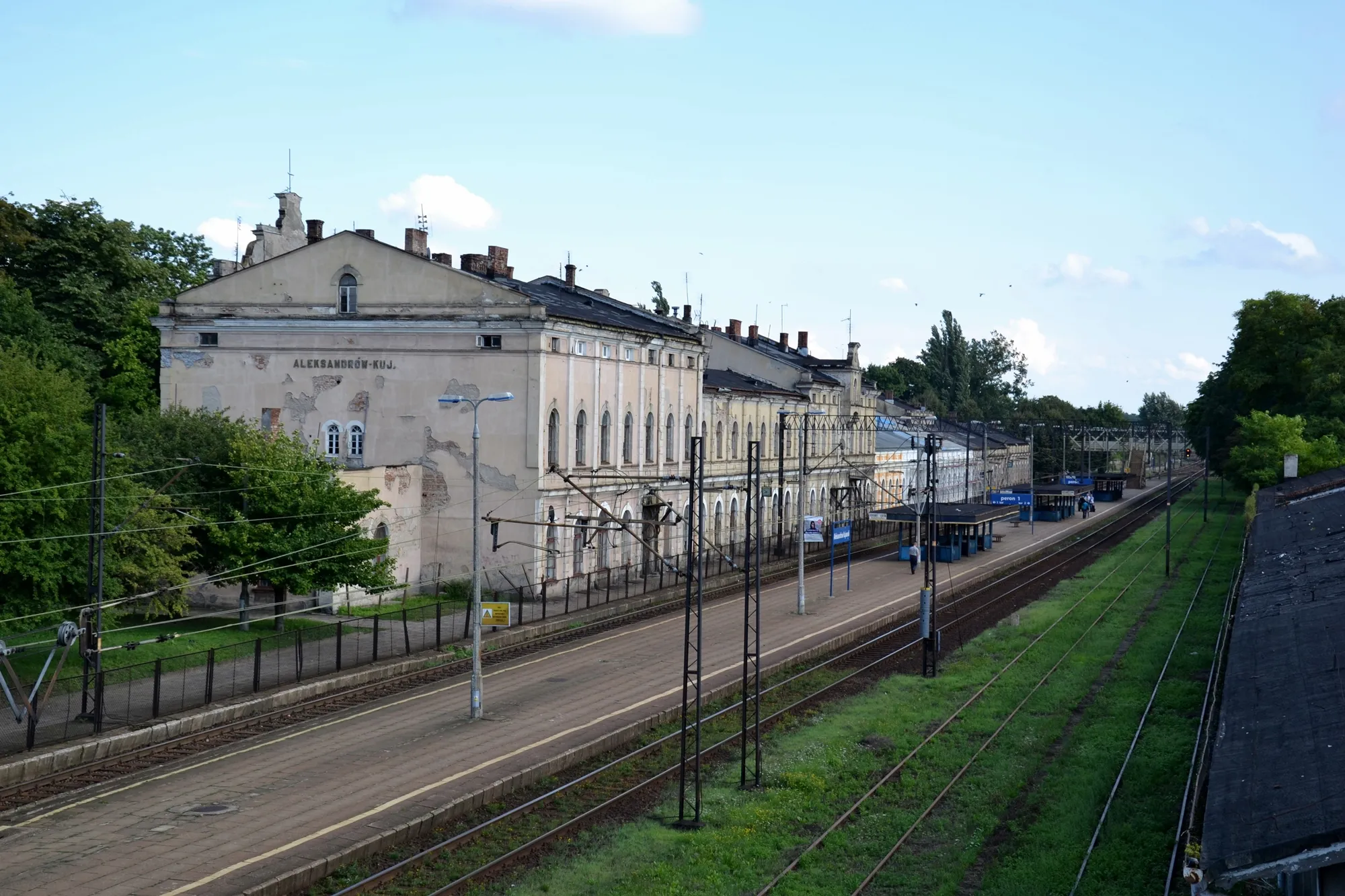 Photo showing: Aleksandrów Kujawski dworzec widok z kładki przy przejeździe kolejowym, 13.08.13r.