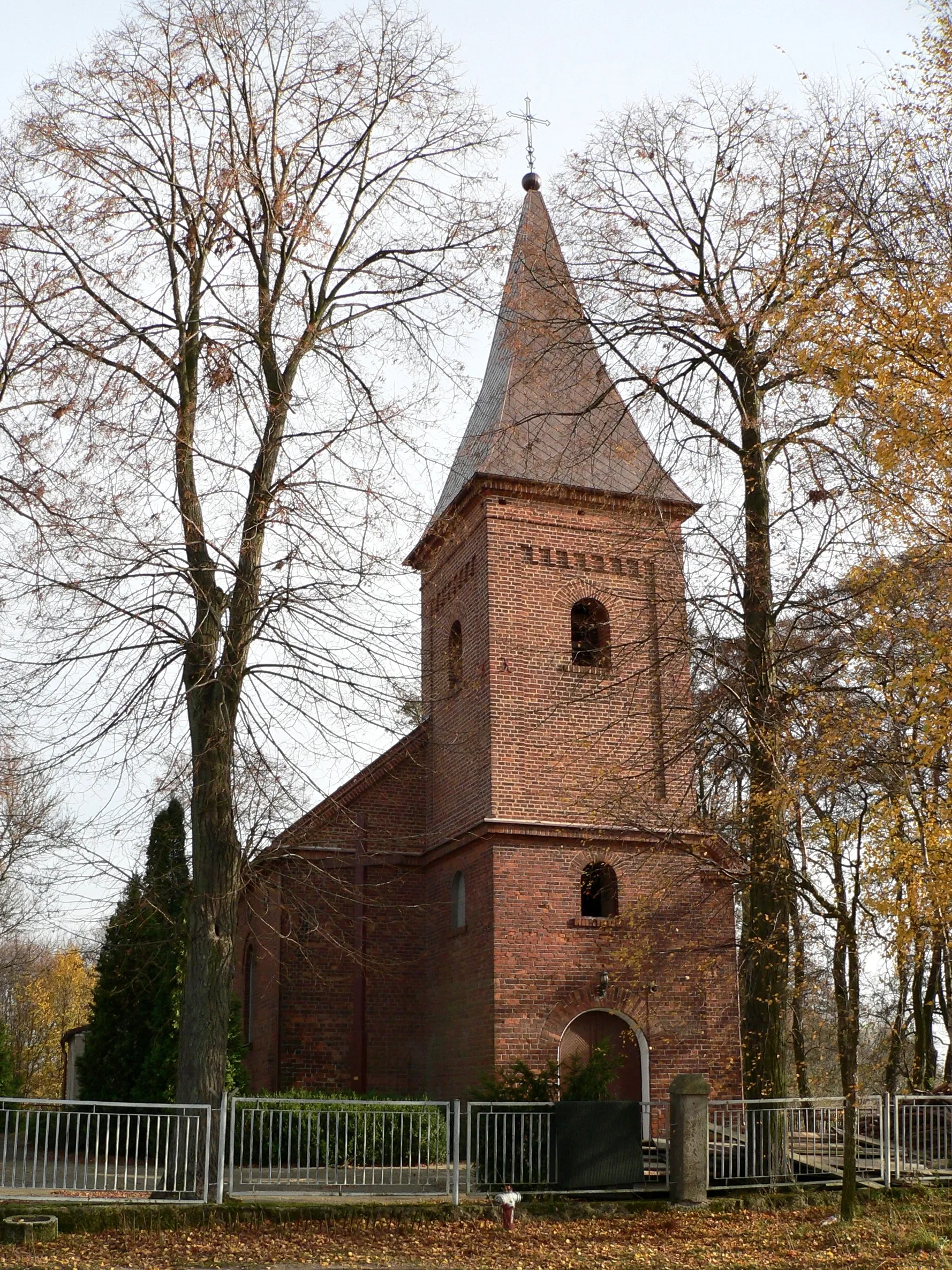 Photo showing: Sumin - kościół parafialny p.w. św. Krzyża (zabytek nr A/423)