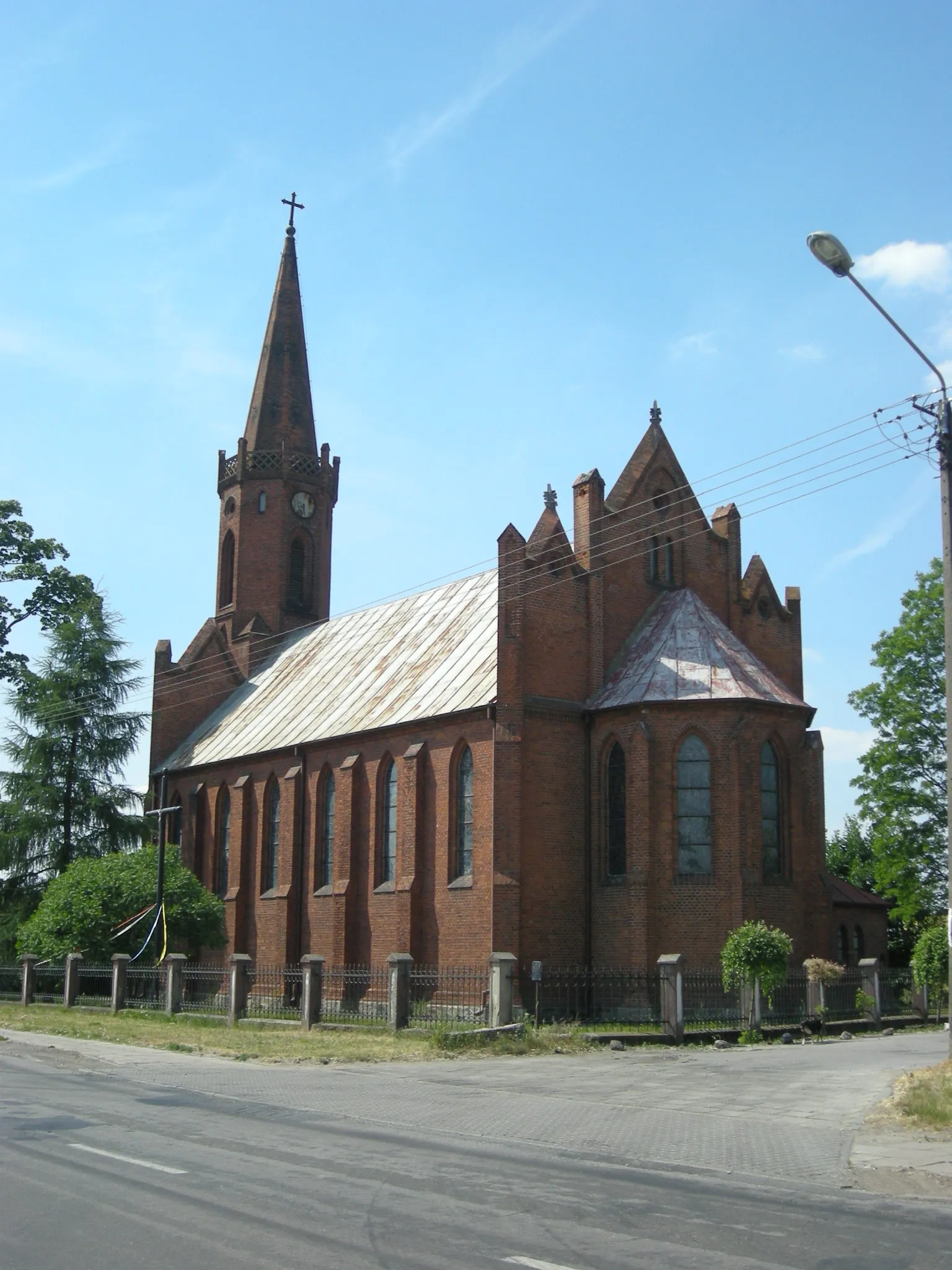 Photo showing: The church in Dąbrowa Biskupia, Poland.