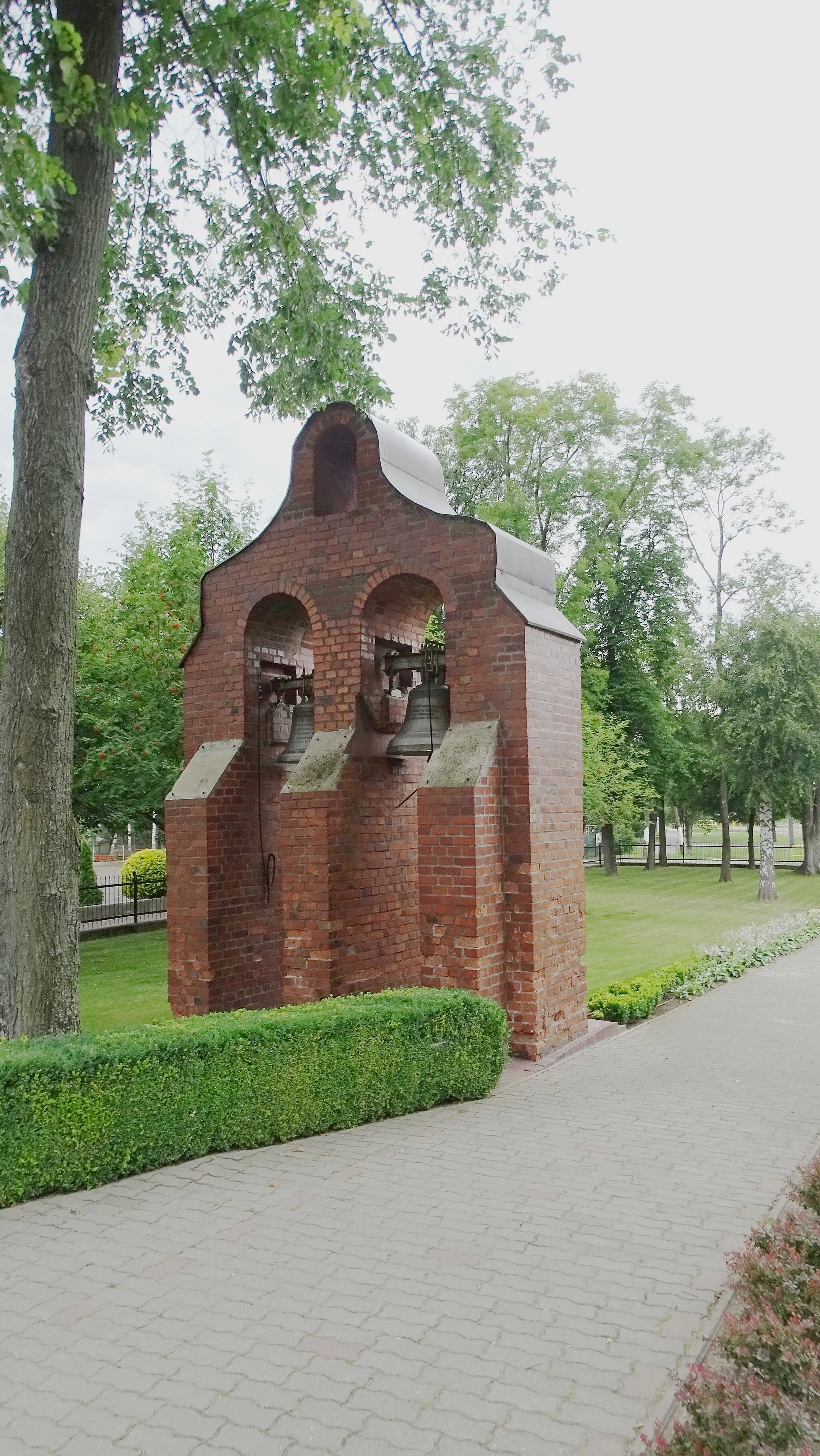 Photo showing: Kościół parafialny św. Mateusza Apostoła w Sędzinie