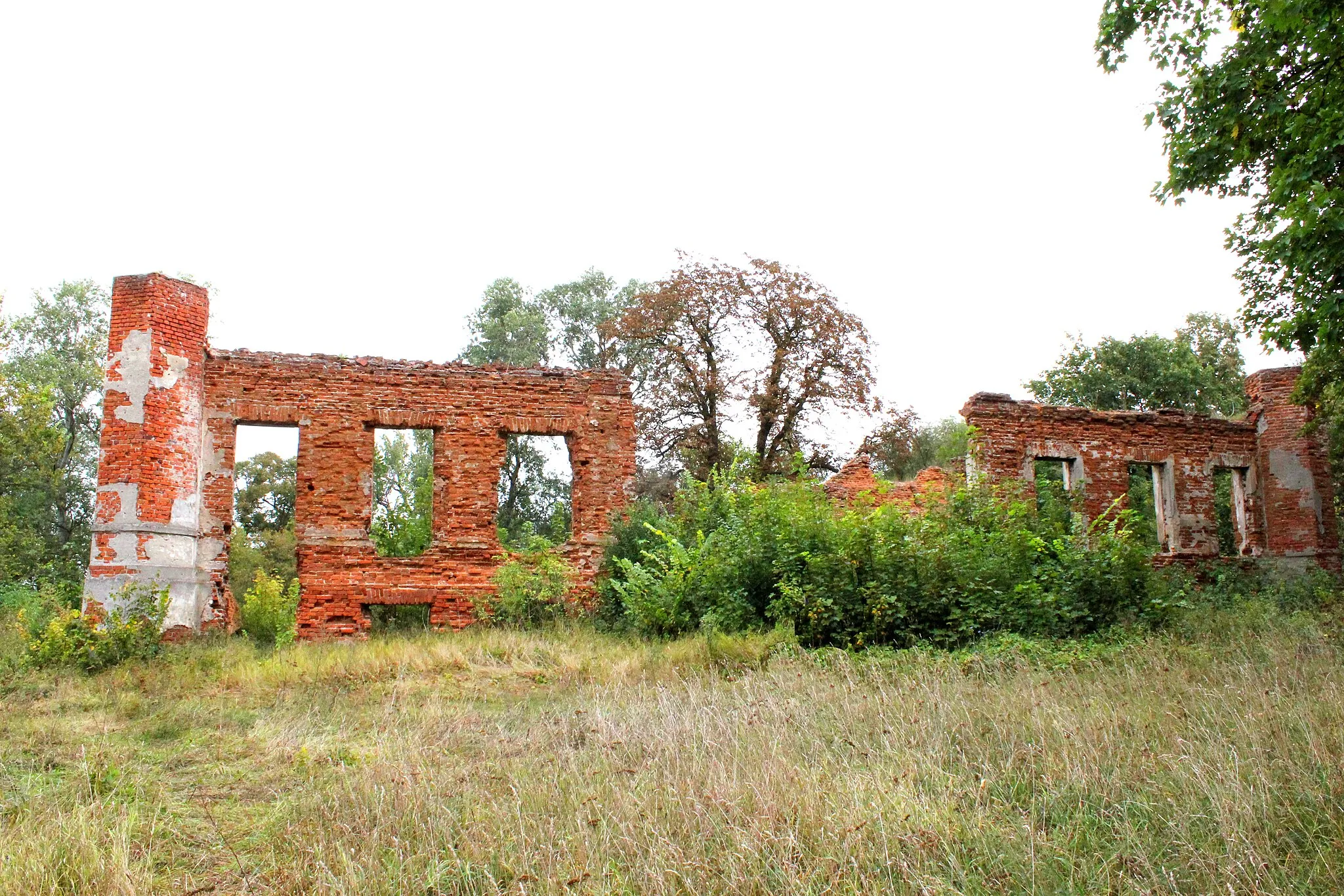 Photo showing: Kościelna Wieś - zespół dworski: dwór (ruina), XVIII/XIX