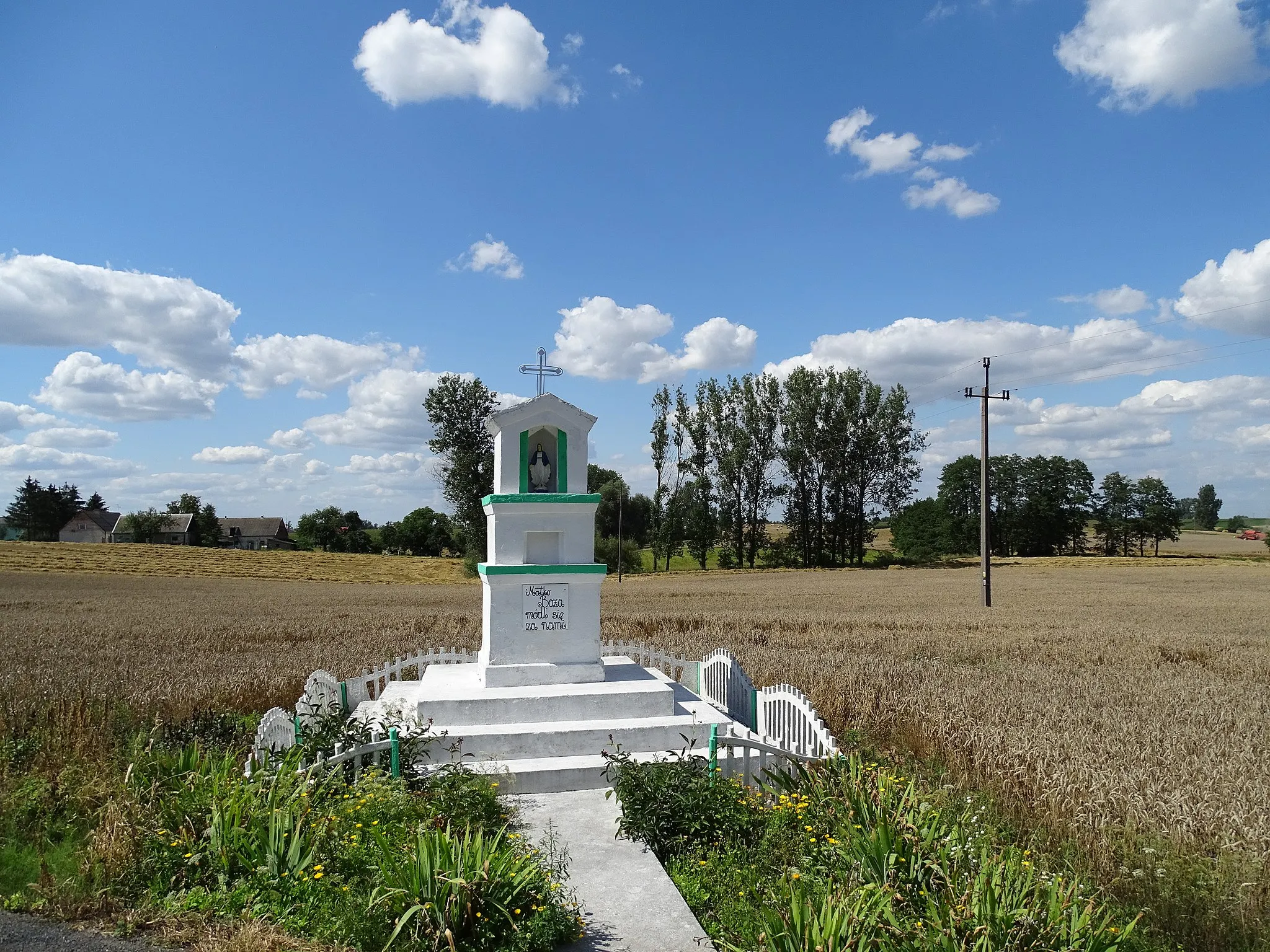 Photo showing: Czamanin, Gmina Topólka, Radziejów county, Poland. The wayside shrine.