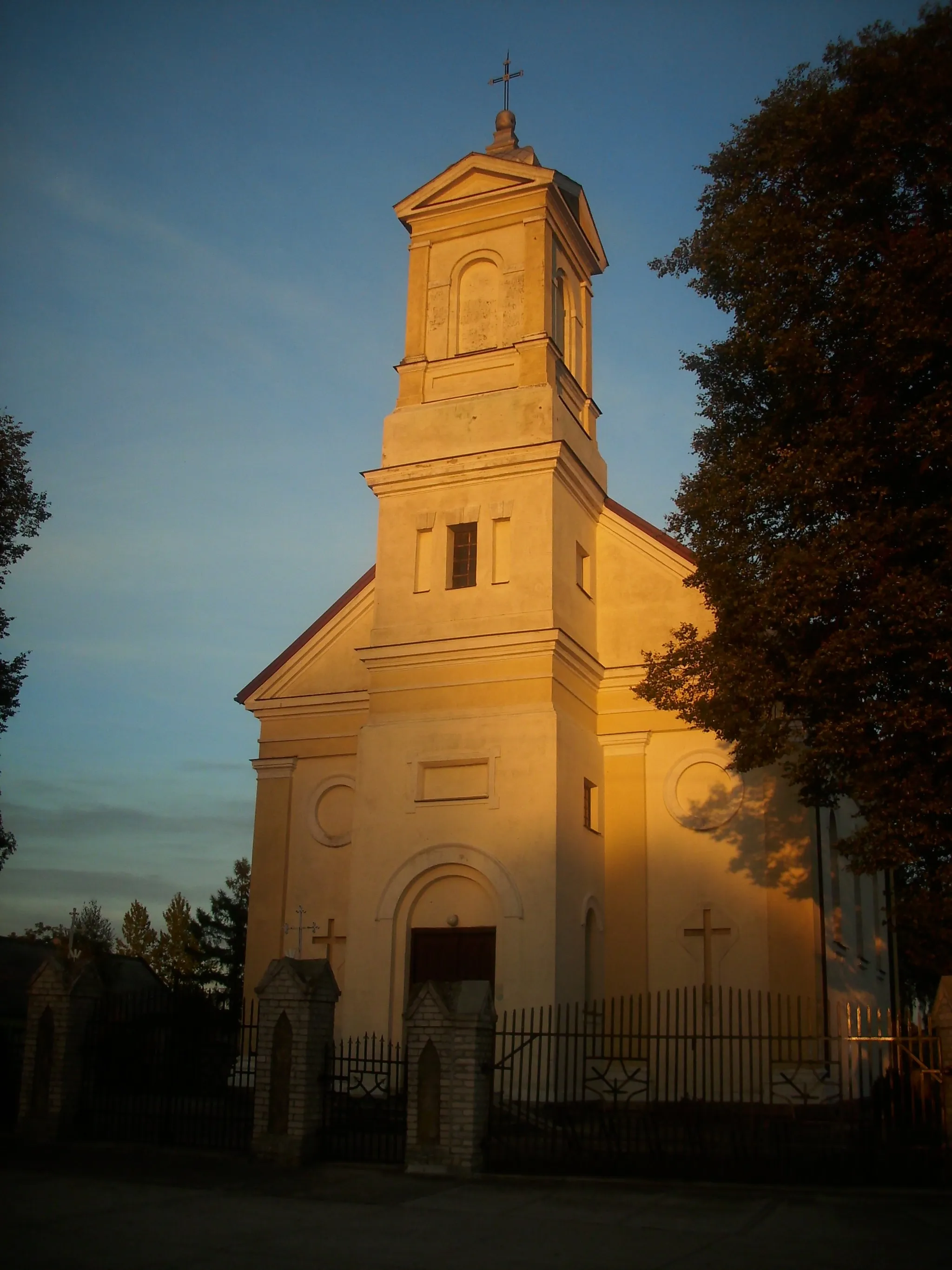 Photo showing: Bronisław - kościół parafialny pw. św. Bartłomieja, 1870-1876 (zabytek nr 330/A)