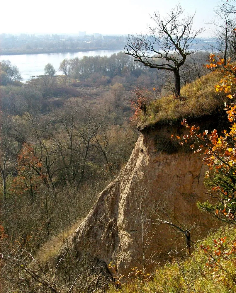 Photo showing: Jedna ze skarp w rezerwacie, w tle widoczna Wisła i miasto Włocławek.