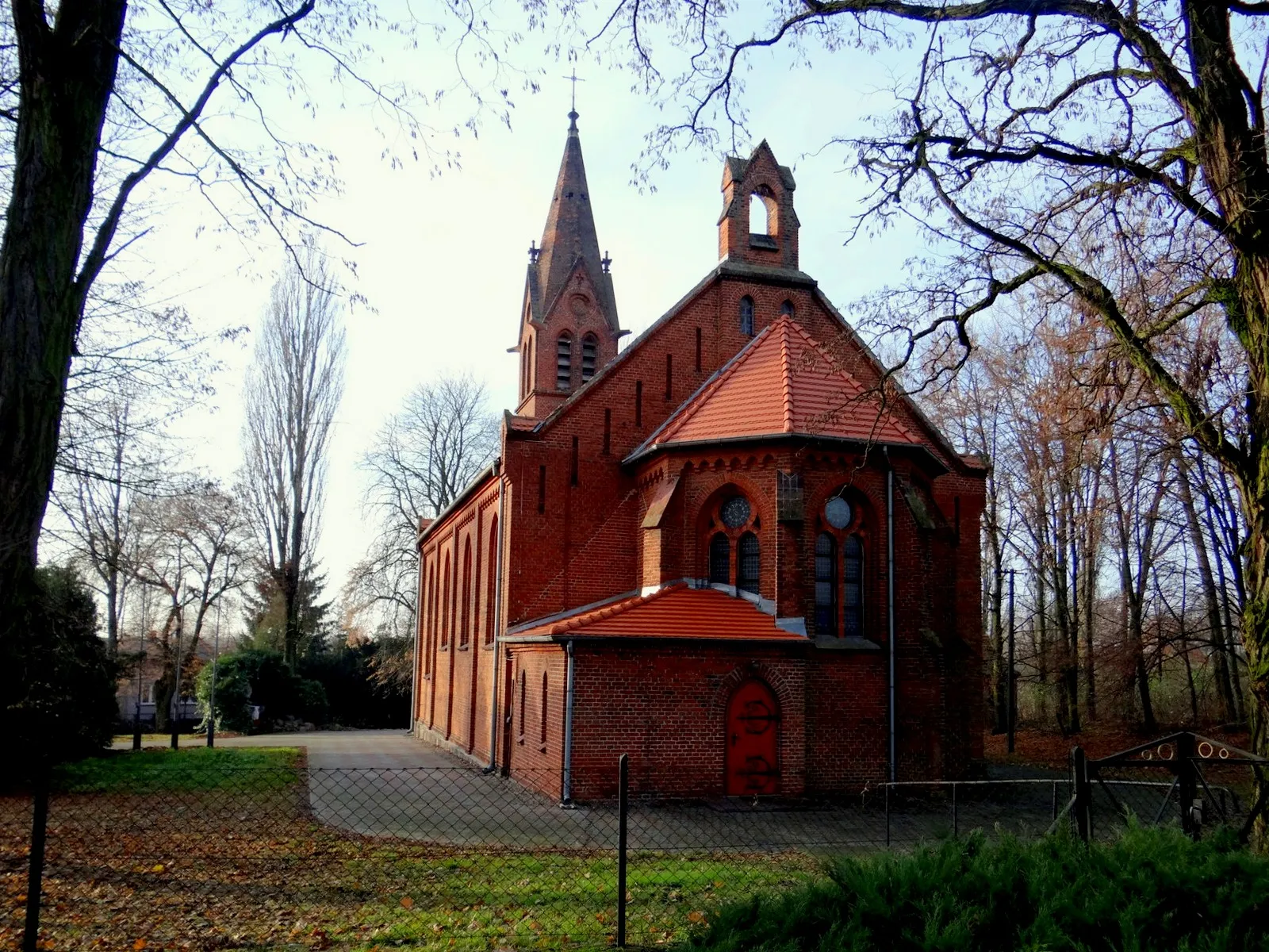 Photo showing: Rzadkwin. Kościół św. Rocha (ok. 1880 r.)