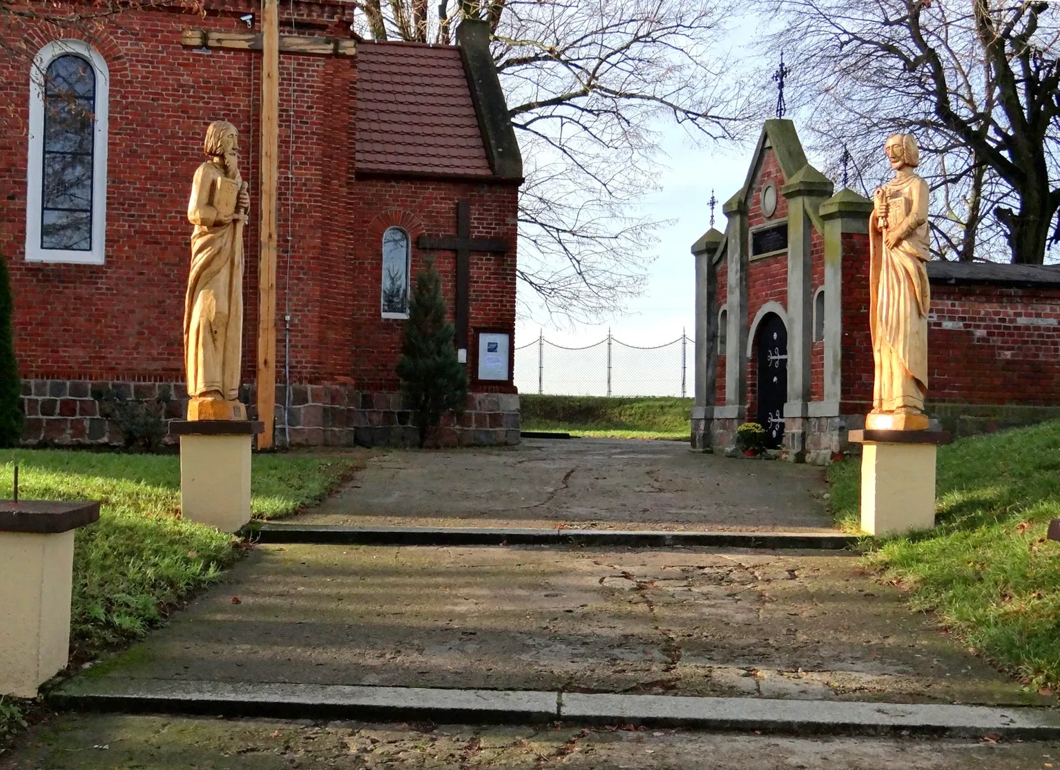 Photo showing: Trląg. Kościół św. Piotra i Pawła z XV wieku