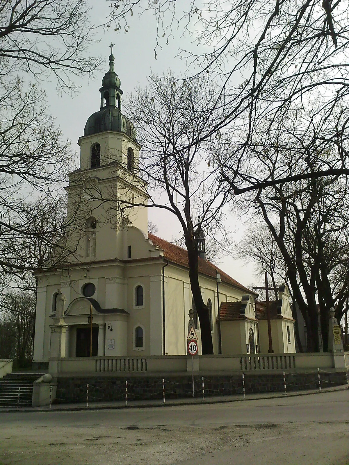 Photo showing: The church in Ludzisko, Poland.