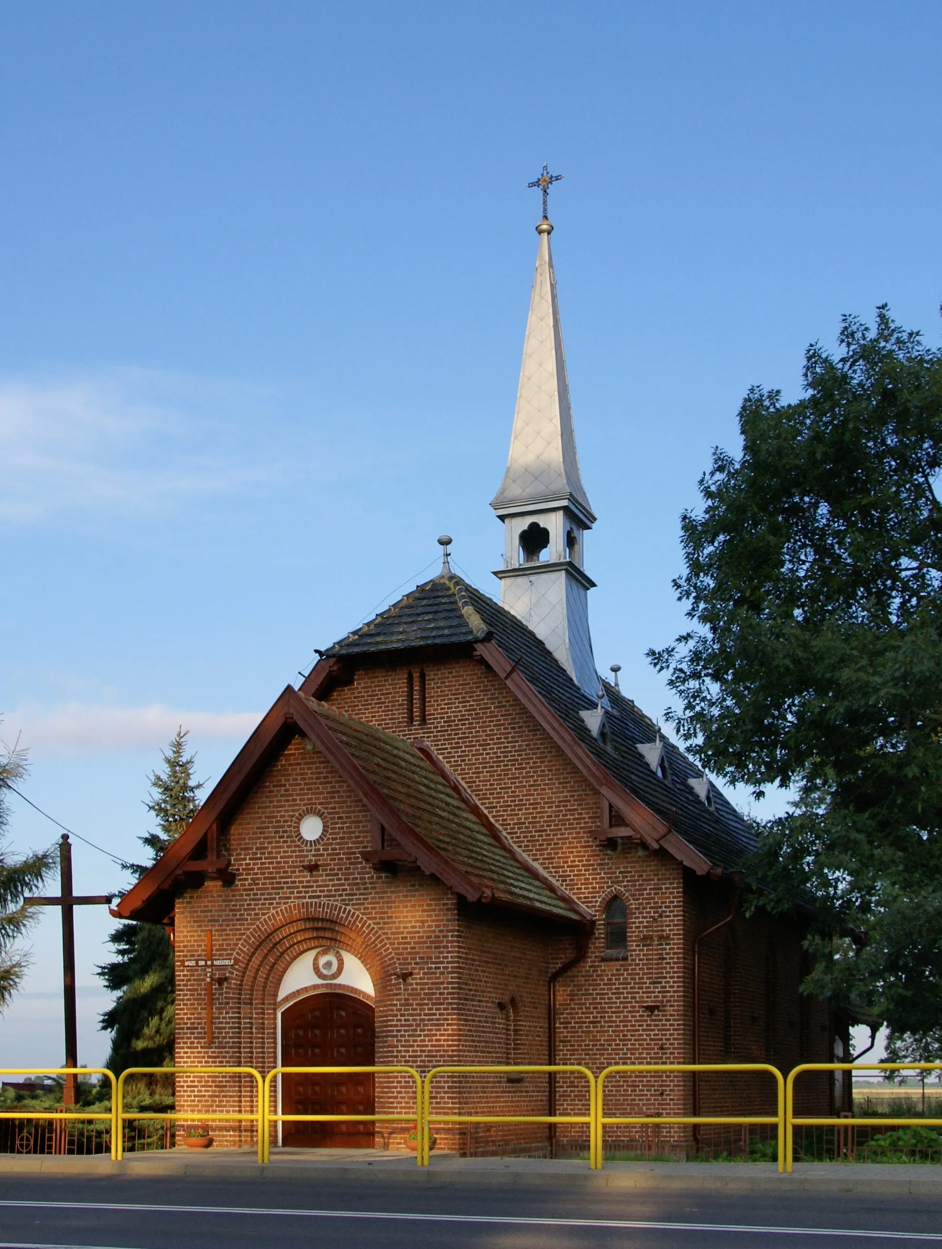 Photo showing: Kościół pw. św. Wawrzyńca we wsi Czewujewo, gmina Rogowo.