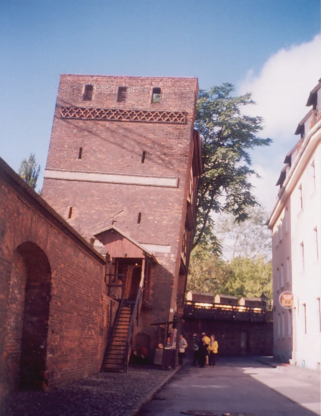 Photo showing: The Leaning Tower in Torun, Poland, 2004