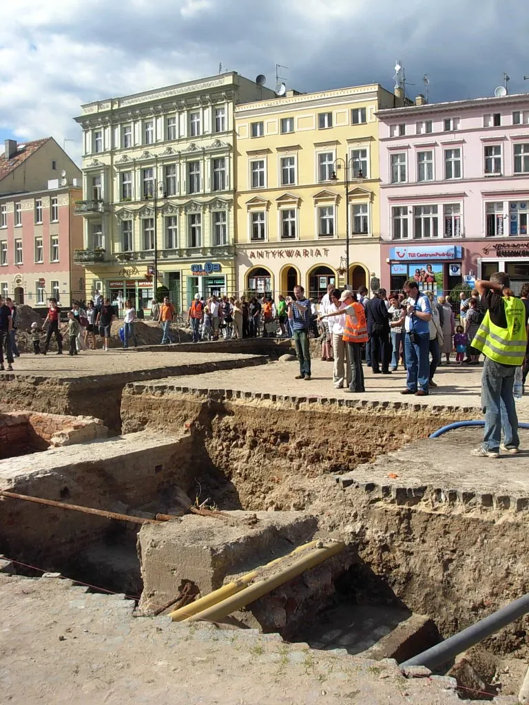 Photo showing: Wykopaliska na Starym Rynku w Bydgoszczy - odkryte fundamenty starego ratusza