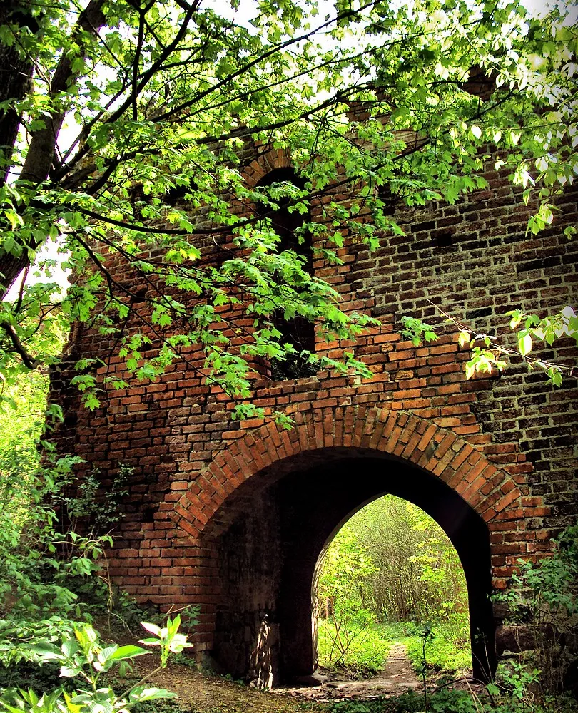 Photo showing: Zamek w Pokrzywnie. Wieża bramna.