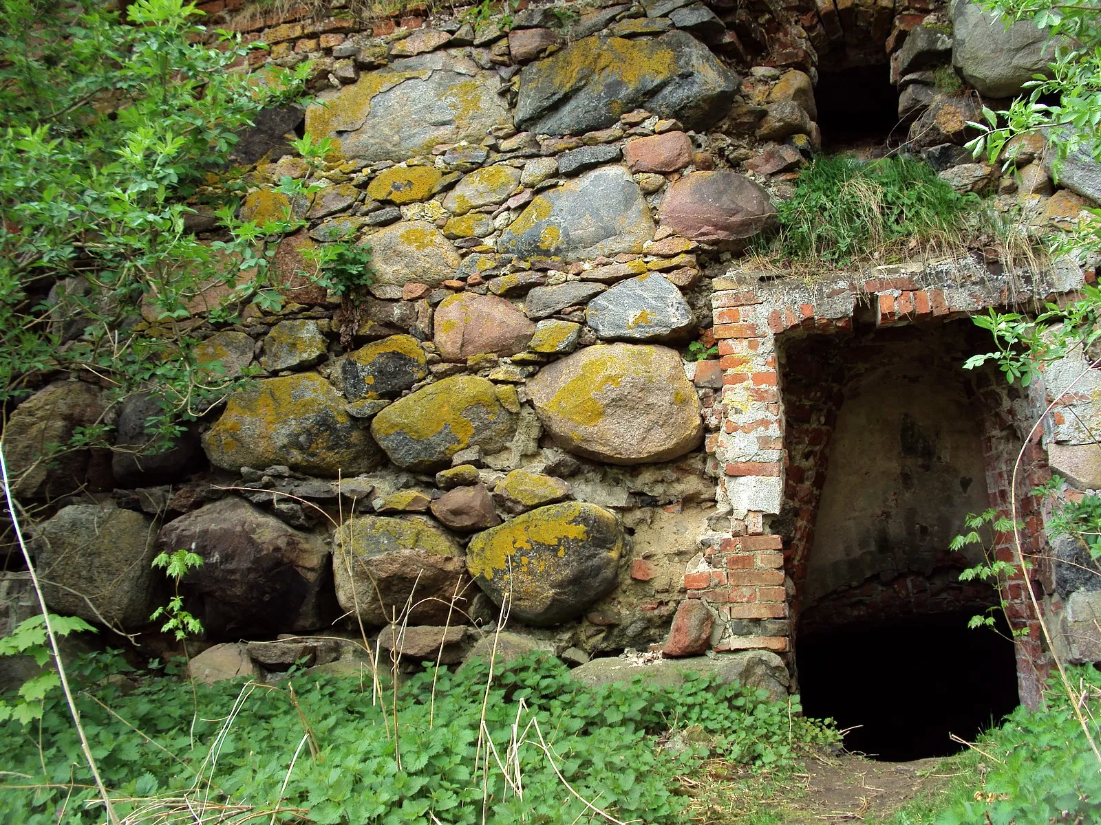 Photo showing: Pokrzywno - ruiny zamku, 2 poł. XIII w.