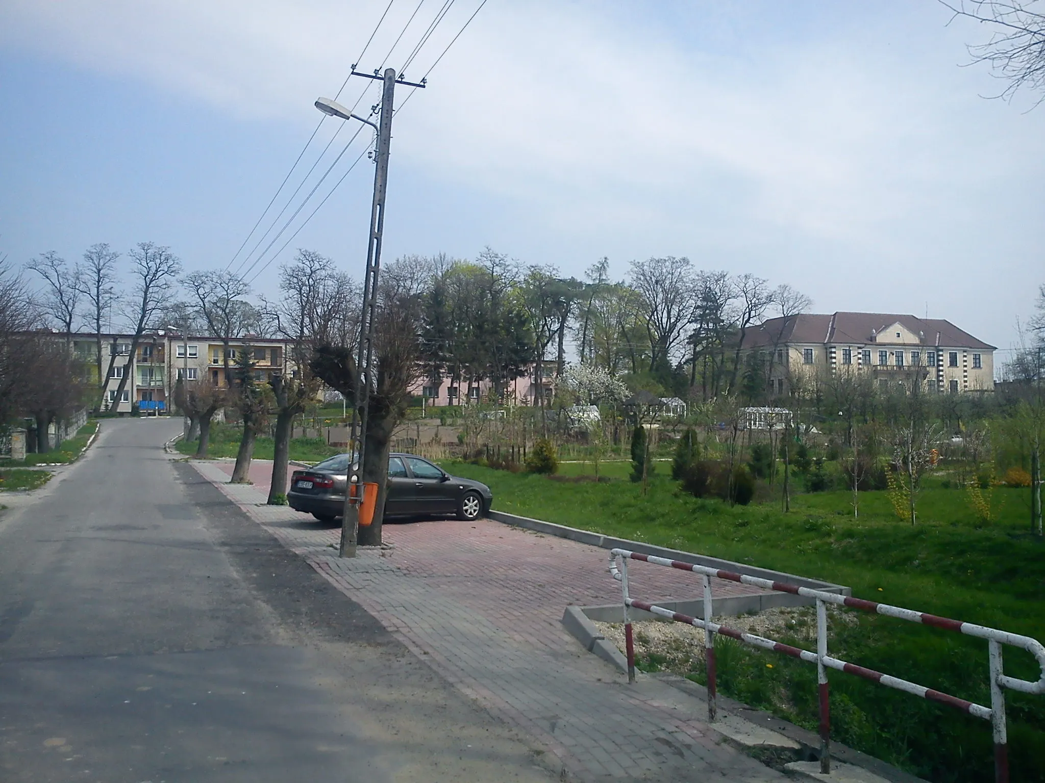 Photo showing: Dobryszyce ulica Skolna widok na Zespół Szkół Centrum Kształcenia Rolniczego