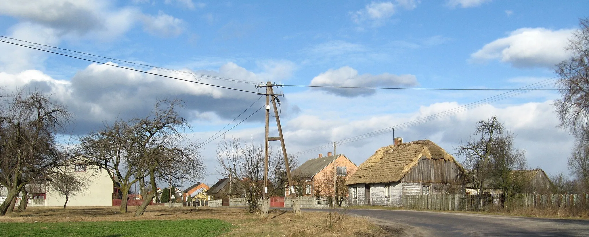 Photo showing: Bukowiec nad Pilicą, Poland

Camera location 51° 25′ 22″ N, 20° 01′ 30″ E View this and other nearby images on: OpenStreetMap 51.422778;   20.025000