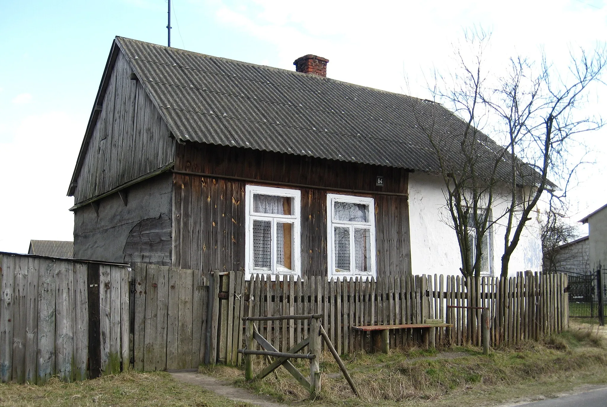 Photo showing: Bukowiec nad Pilicą, Poland

Camera location 51° 25′ 22″ N, 20° 01′ 30″ E View this and other nearby images on: OpenStreetMap 51.422778;   20.025000