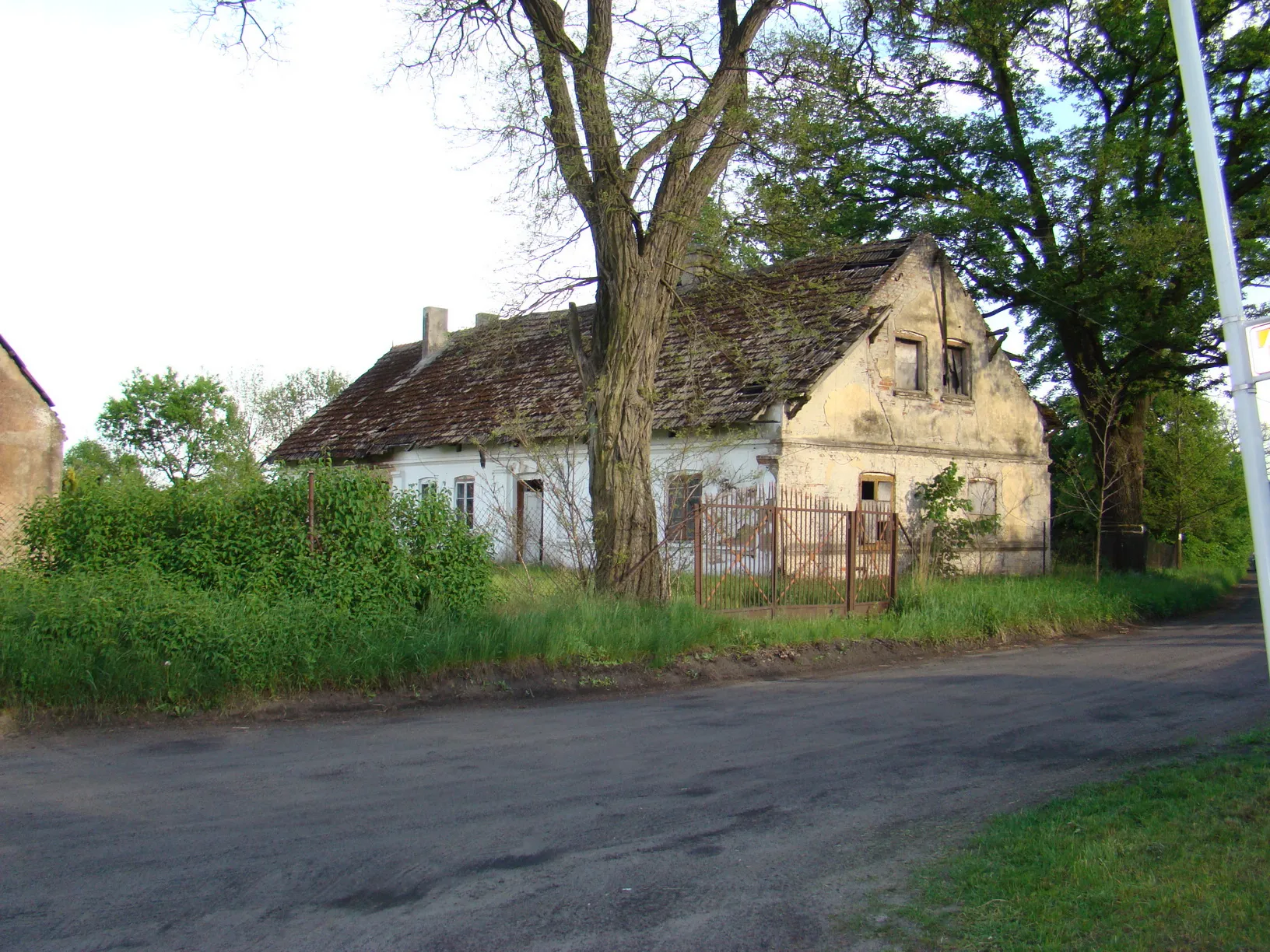 Photo showing: Kiedyś to była Szkoła Podstawowa.