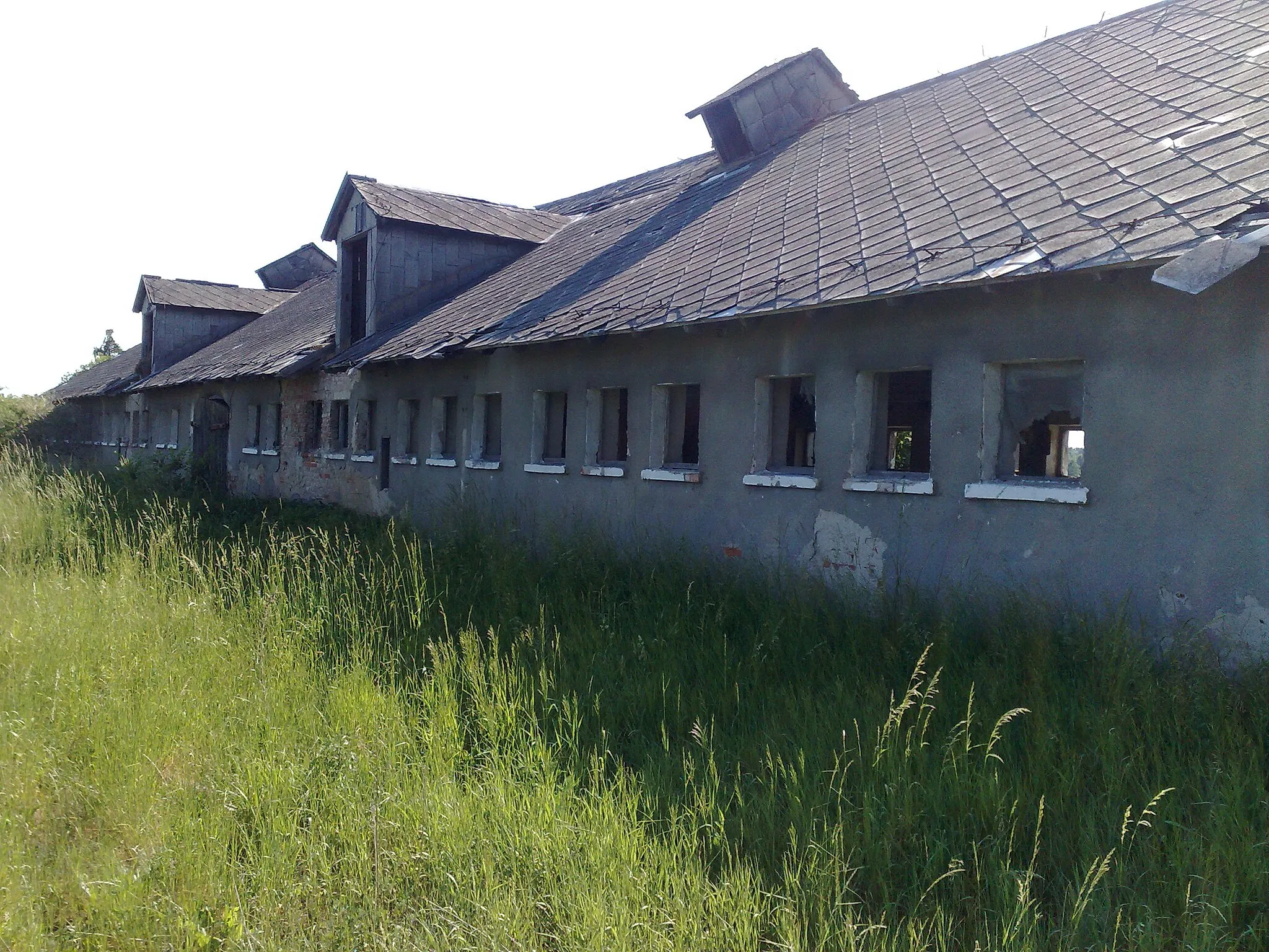 Photo showing: Dawny budynek PGR w Nowym Adamowie