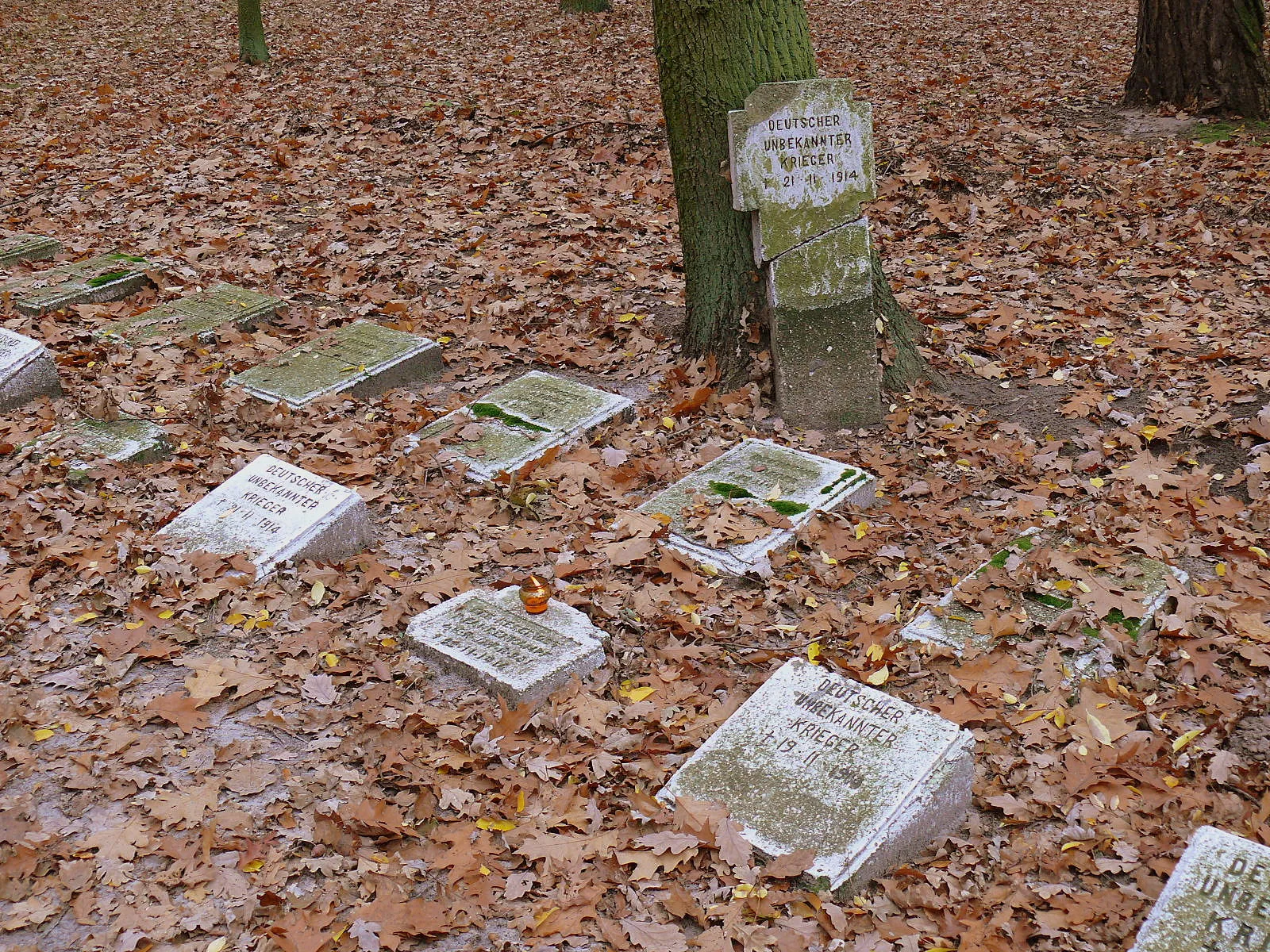 Photo showing: Cmentarz wojenny Gadka Stara koło Łodzi