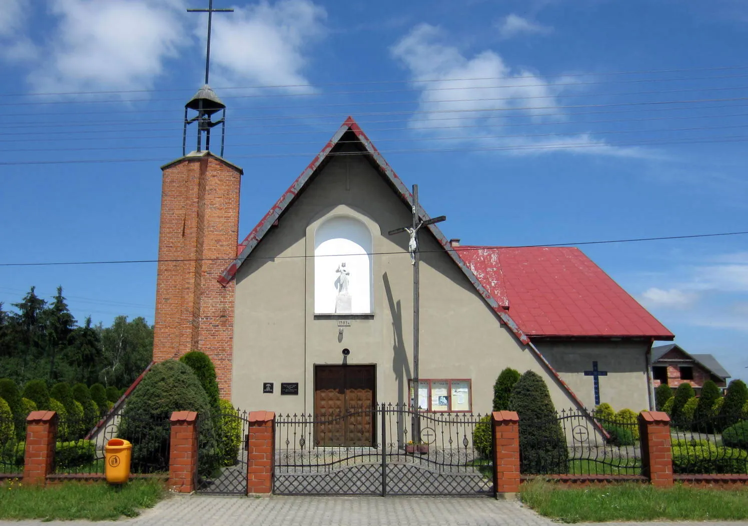 Photo showing: Krzywanice - kościół Miłosierdzia Bożego