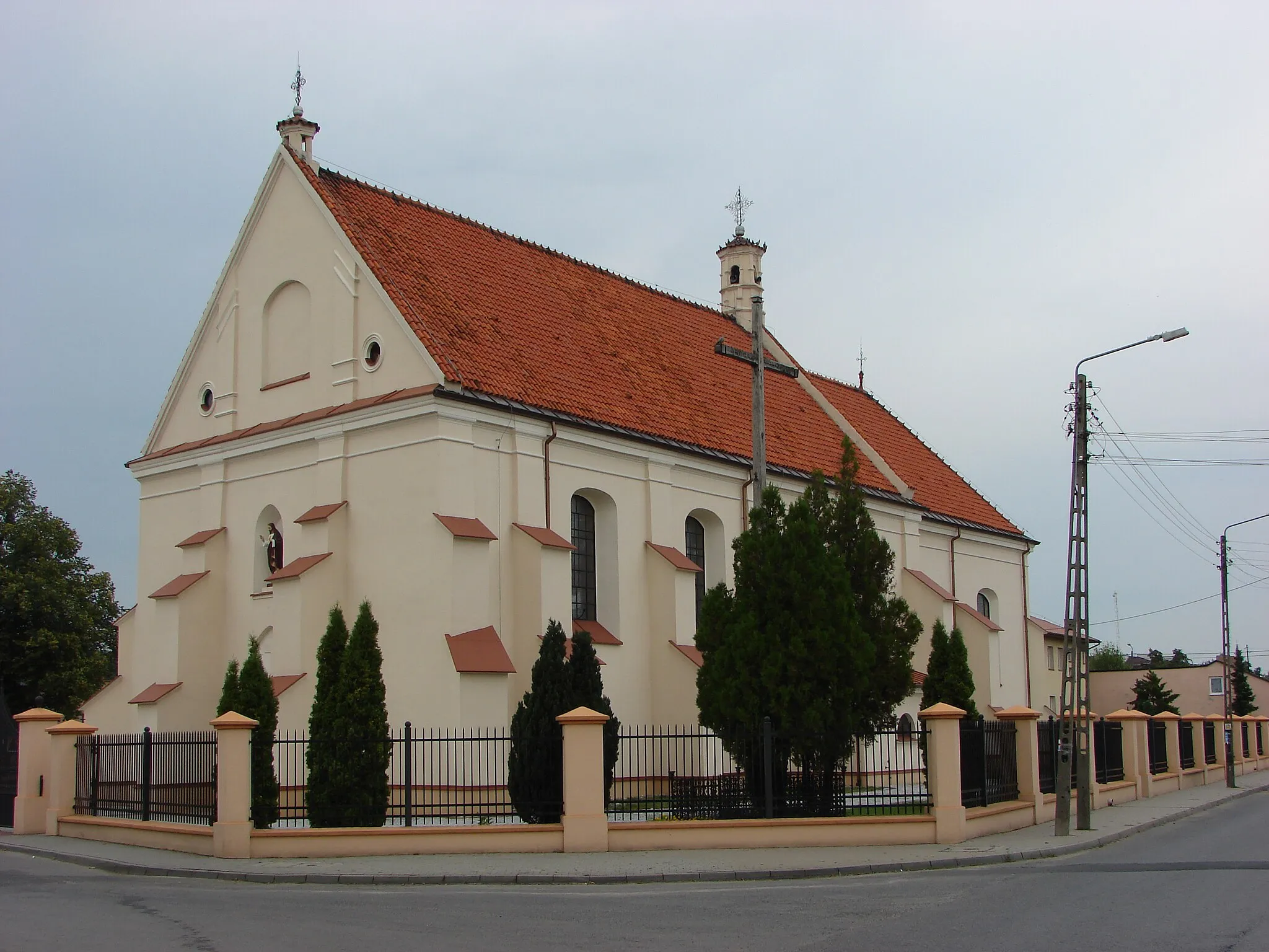 Photo showing: Piątek, Łęczyca County. Parish church of The Holy Trinity, XV century.