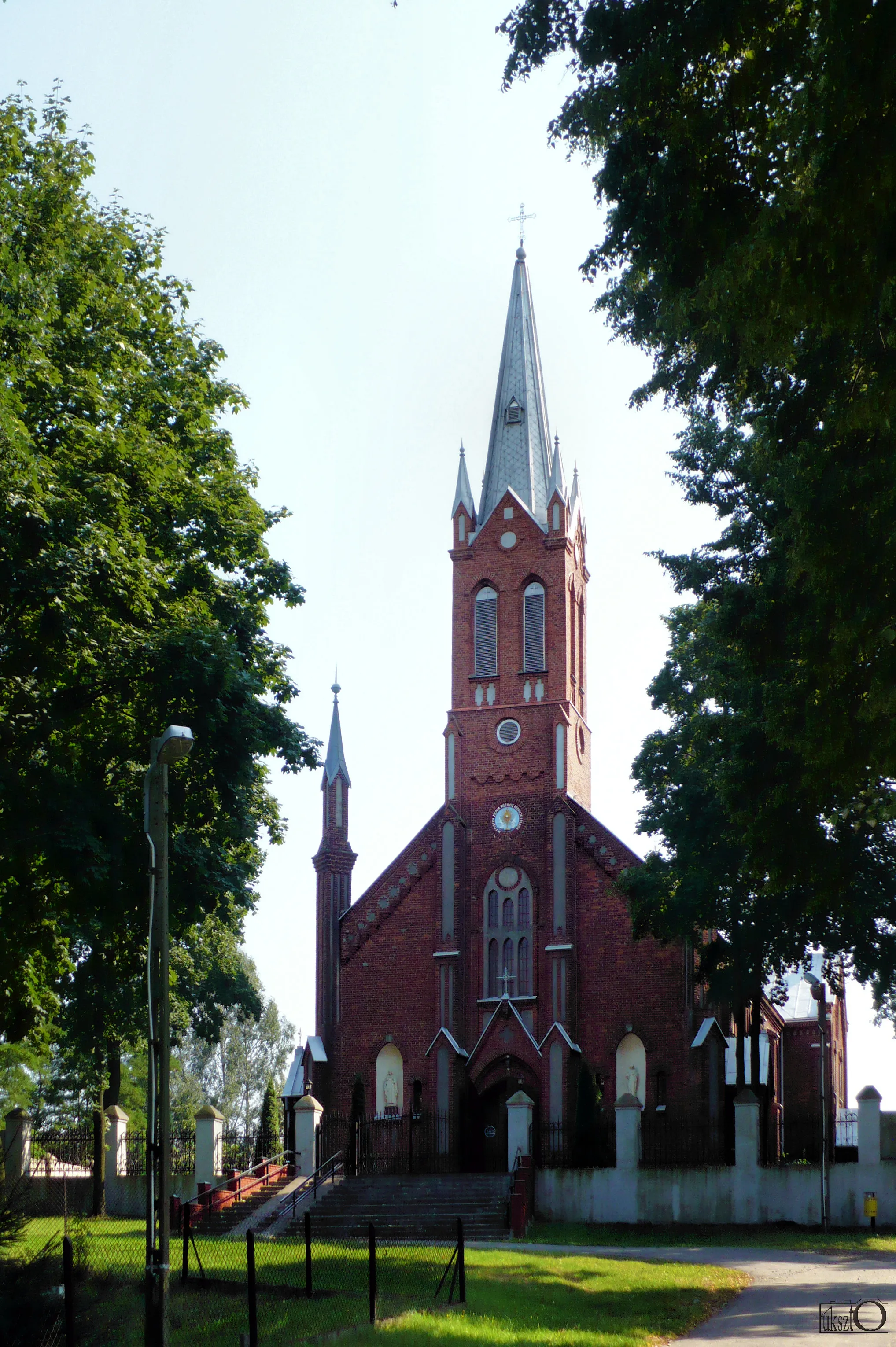 Photo showing: Kościół Mariawitów pw. św. Jana Chrzciciela, zbudowany w roku 1908, w stylu neogotyckim.