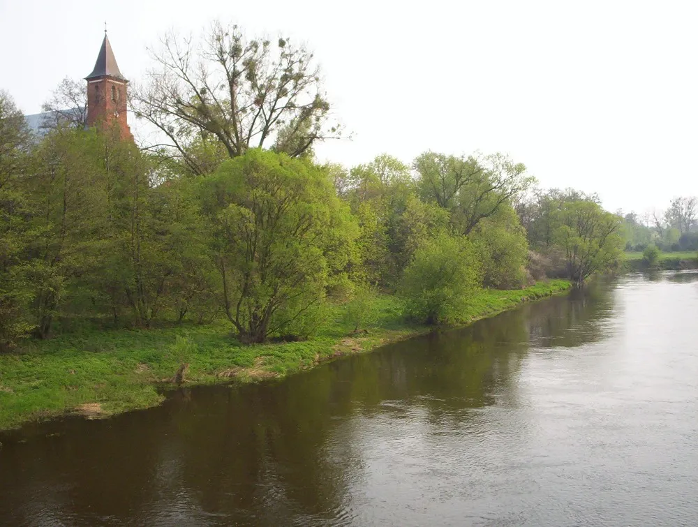 Photo showing: River Bzura, and church in Kozłów Biskupi, Poland.