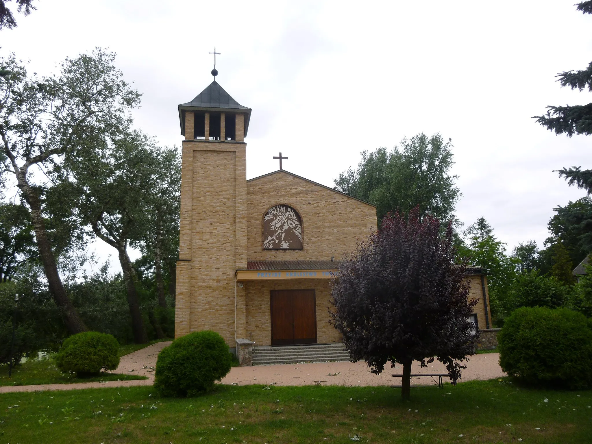 Photo showing: Nowy kościół parafialny w Boczkach zbudowany w latach 1985-1987.