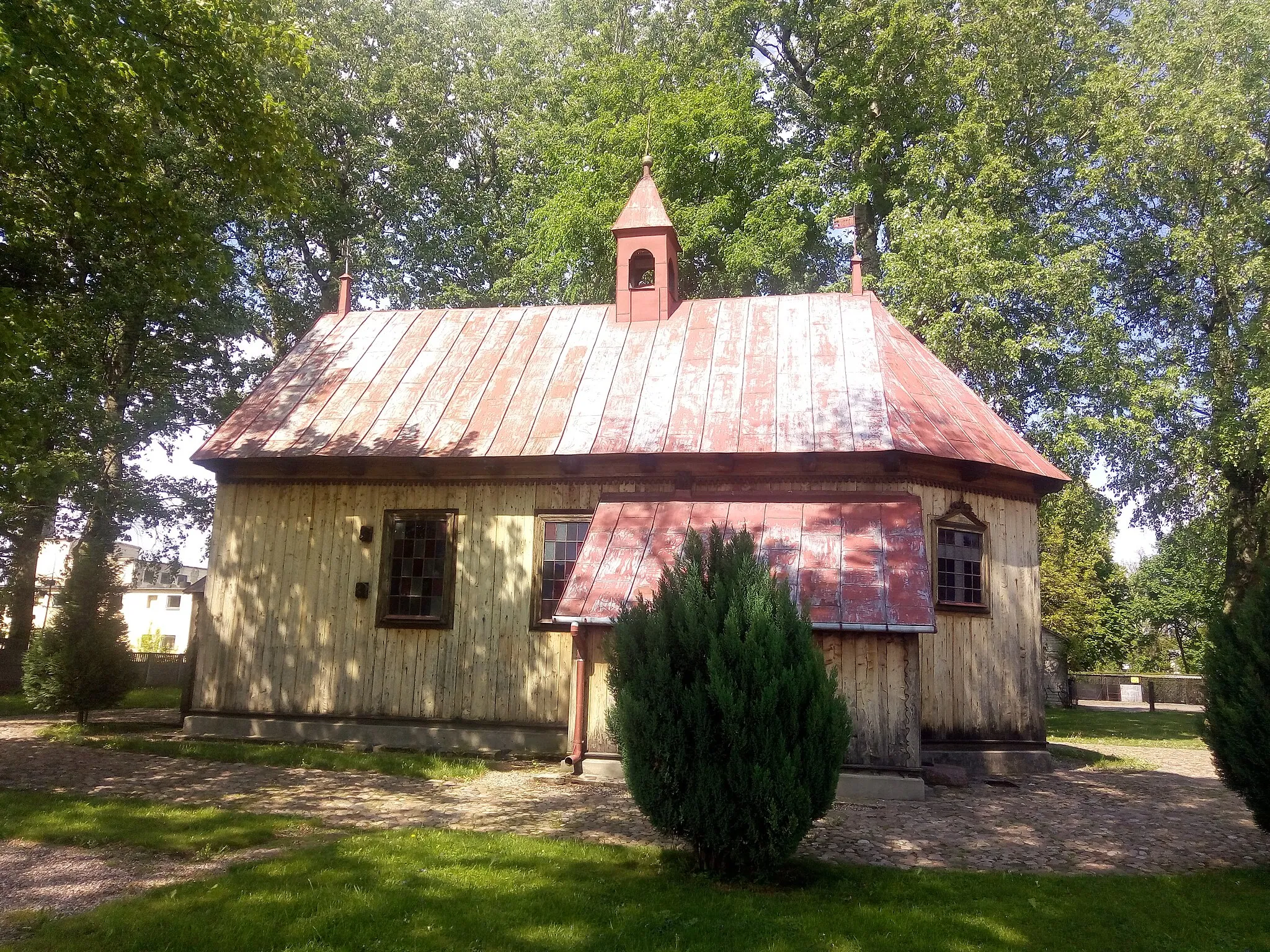 Photo showing: Kaplica pod wezwaniem św. Rocha w Boczkach Chełmońskich, zbudowana w 1761 r. Znajduje się obok nowego kościoła parafialnego.
