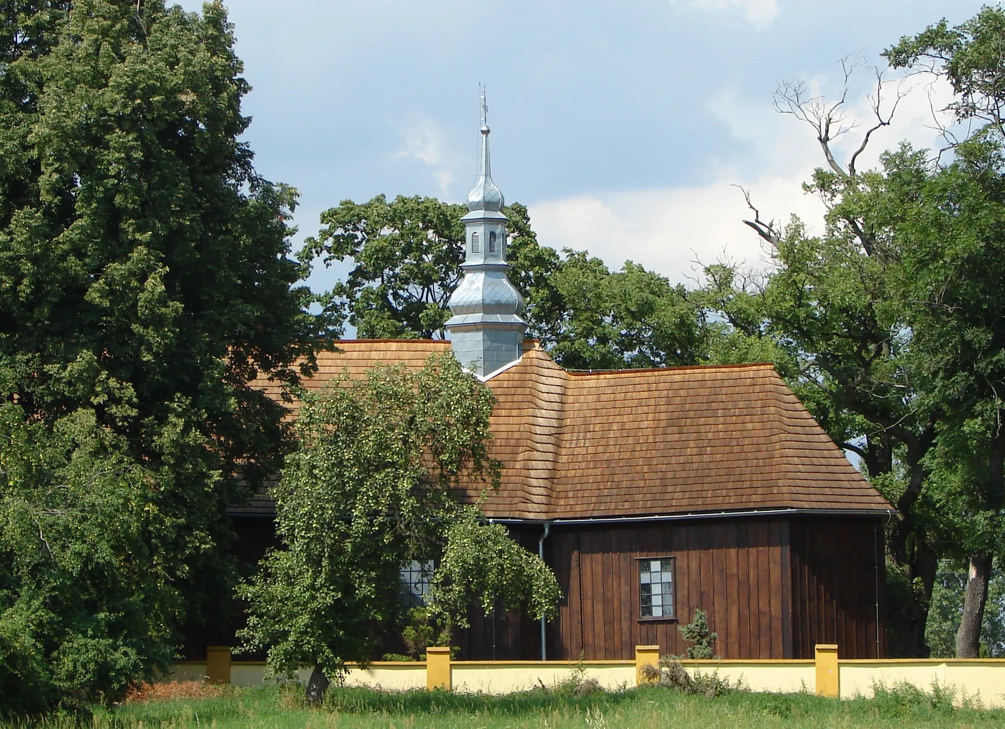 Photo showing: Leźnica Mała, Gmina Łęczyca. Parish church of Saint Mary Magdalene, built 1784.